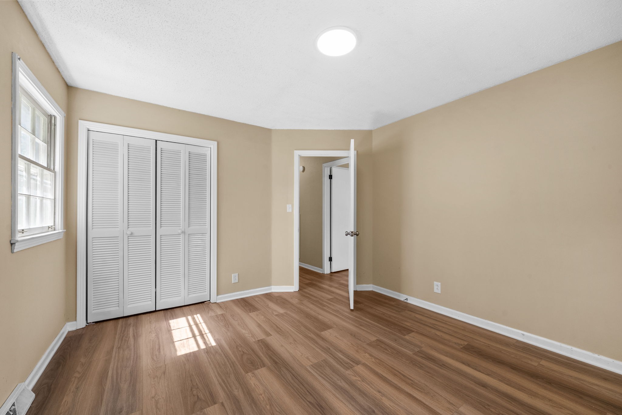 Clarksville, Tennessee 37040, United States, 3 Bedrooms Bedrooms, ,2 BathroomsBathrooms,Residential,Active,222448