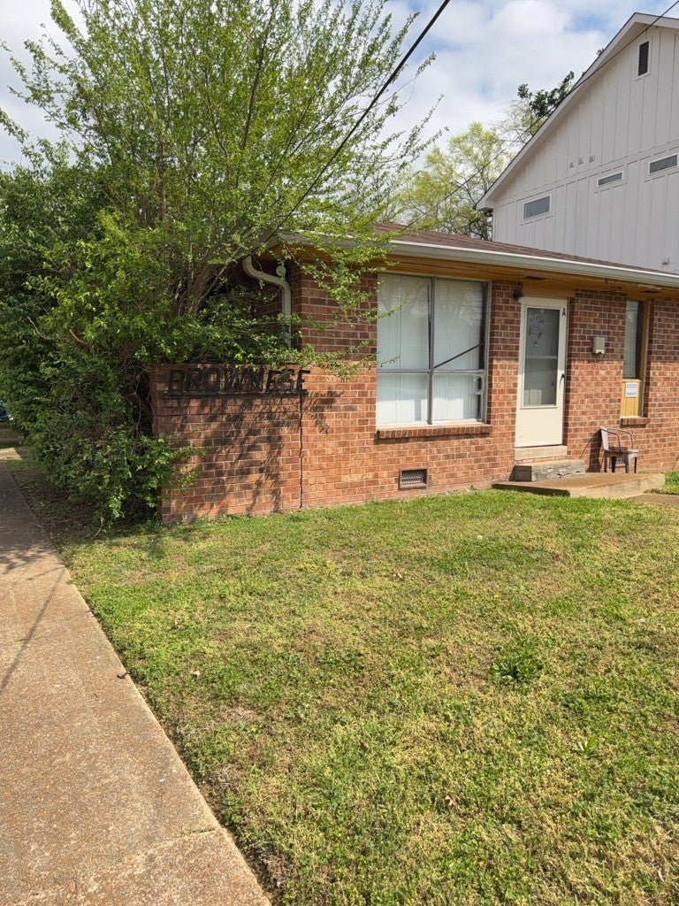 2.0-bed rental at 928 30th Ave N