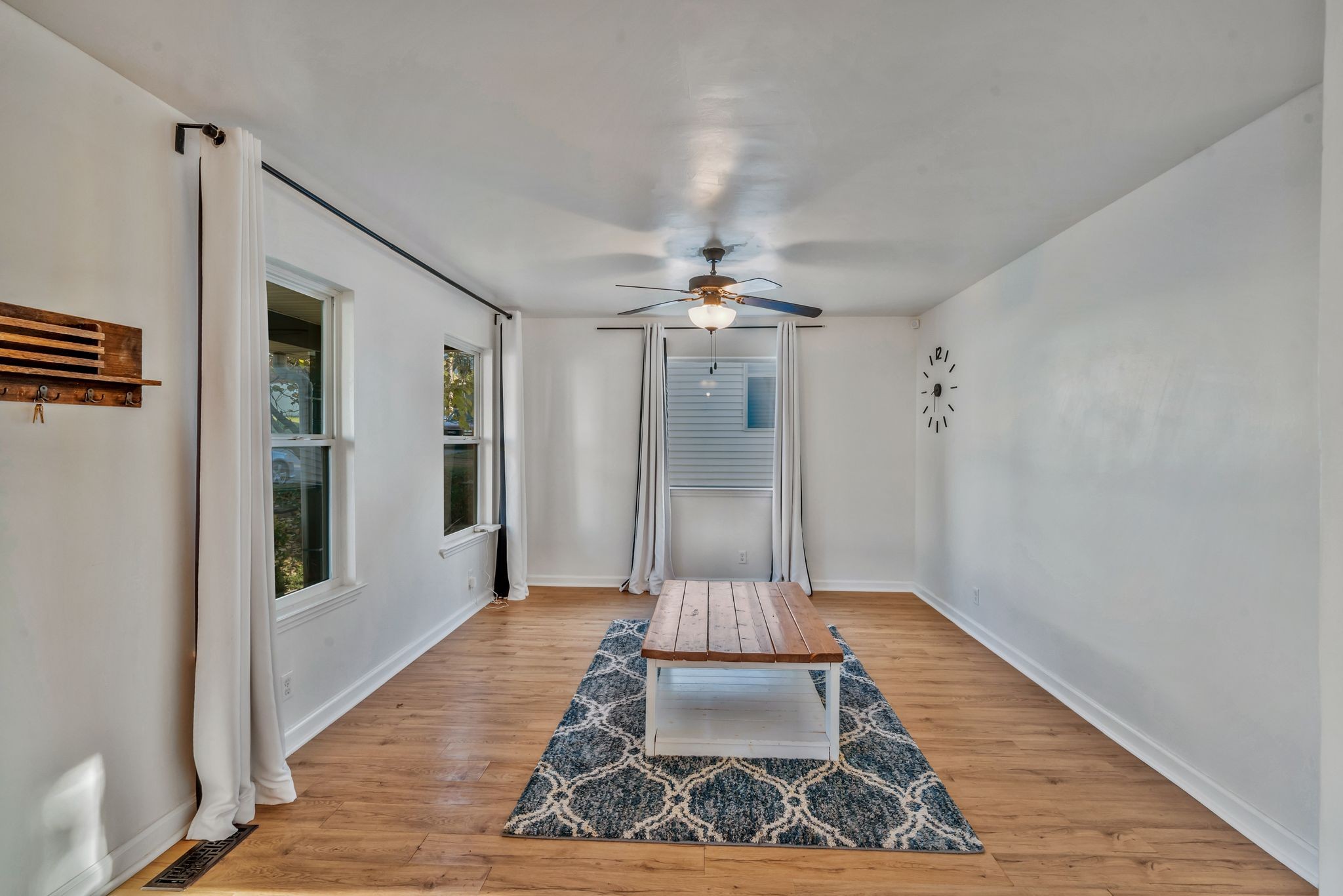 Nashville, Tennessee 37209, United States, 4 Bedrooms Bedrooms, ,2 BathroomsBathrooms,Residential,Active,240613