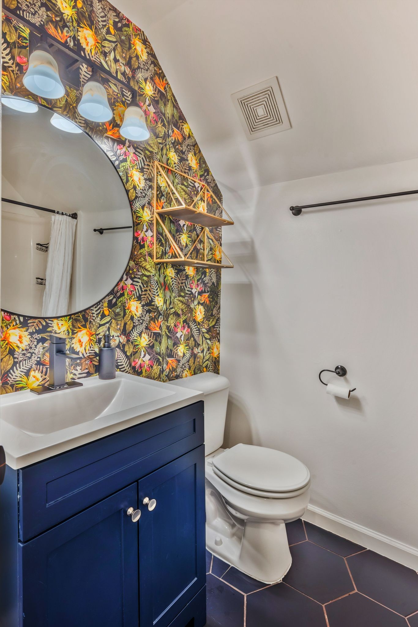 Nashville, Tennessee 37209, United States, 4 Bedrooms Bedrooms, ,2 BathroomsBathrooms,Residential,Active,240613