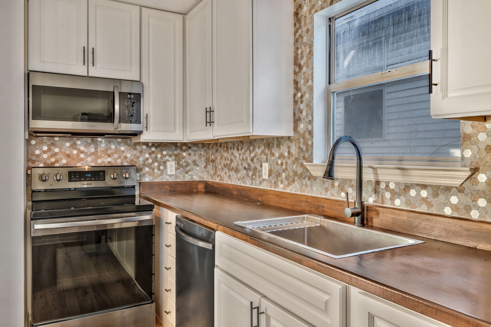 Nashville, Tennessee 37209, United States, 4 Bedrooms Bedrooms, ,2 BathroomsBathrooms,Residential,Active,240613