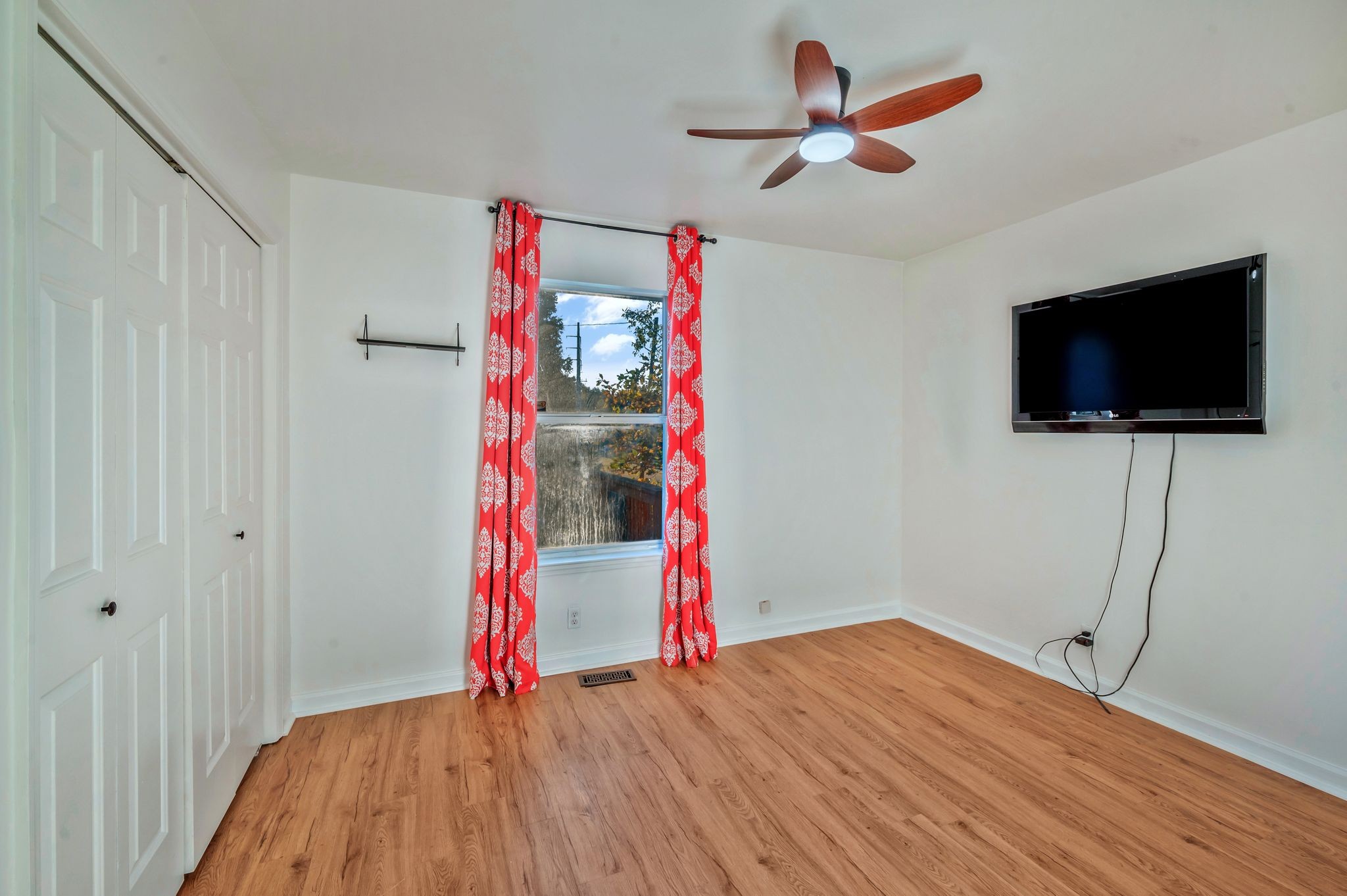 Nashville, Tennessee 37209, United States, 4 Bedrooms Bedrooms, ,2 BathroomsBathrooms,Residential,Active,240613