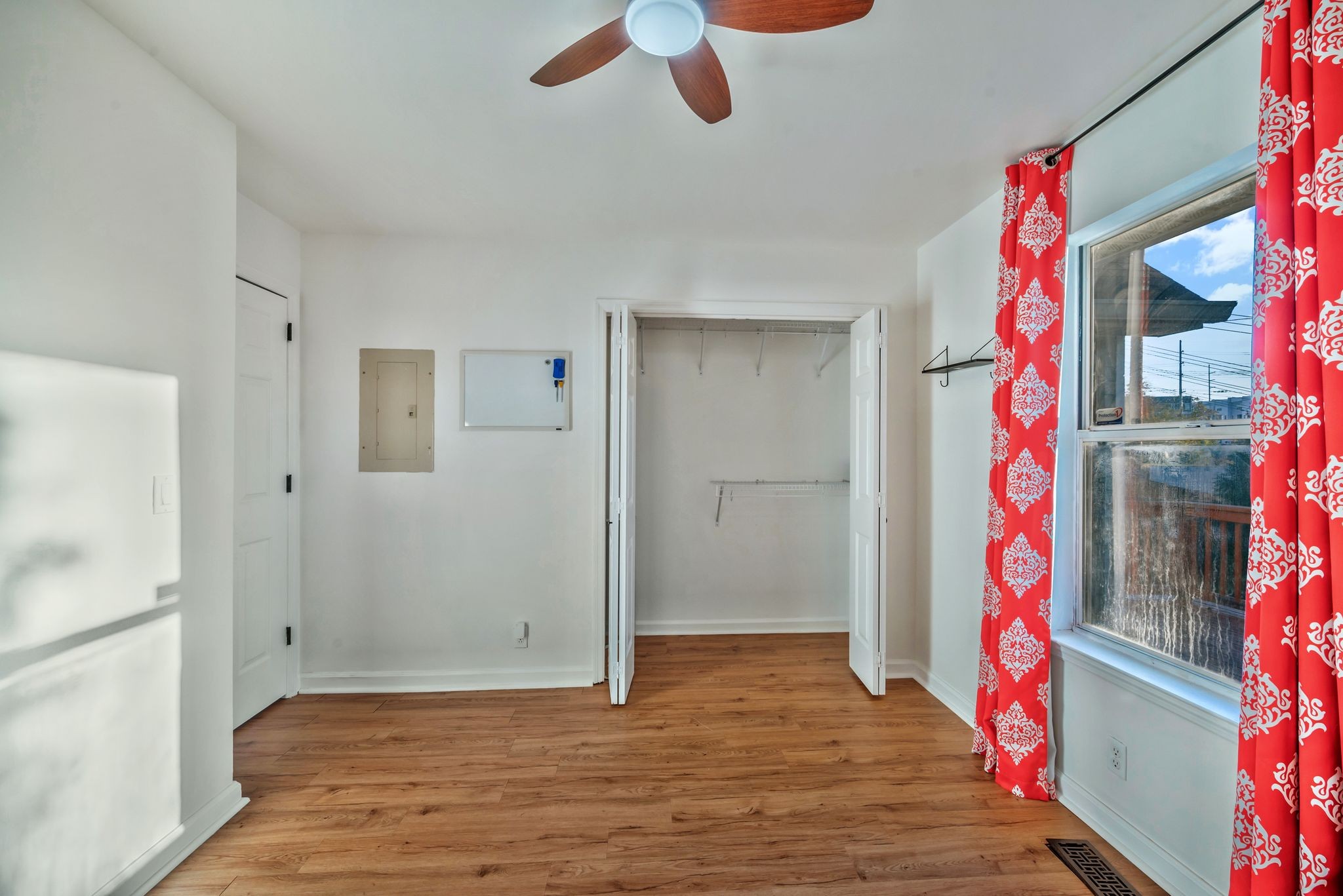 Nashville, Tennessee 37209, United States, 4 Bedrooms Bedrooms, ,2 BathroomsBathrooms,Residential,Active,240613