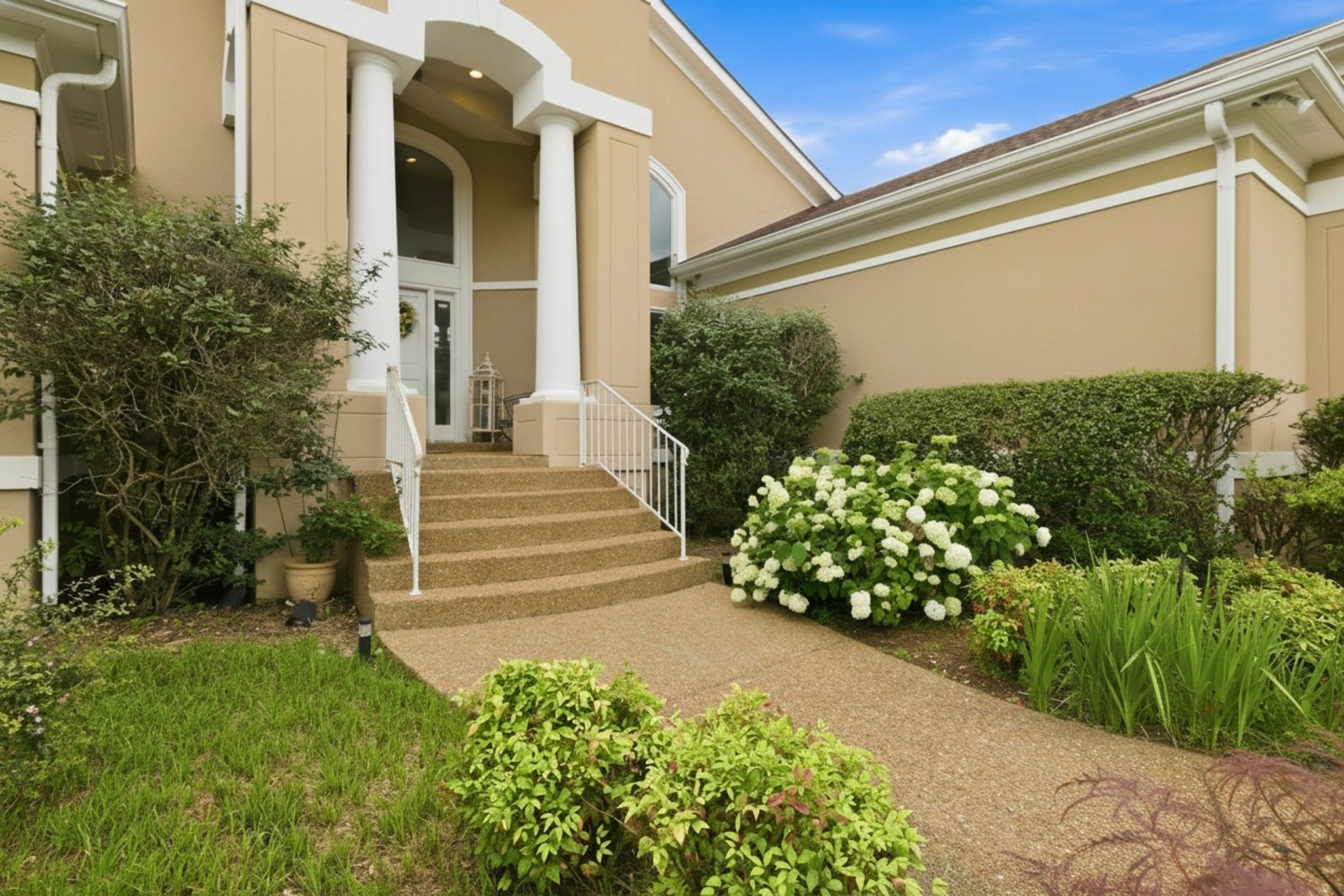 1609 Diamond Dr