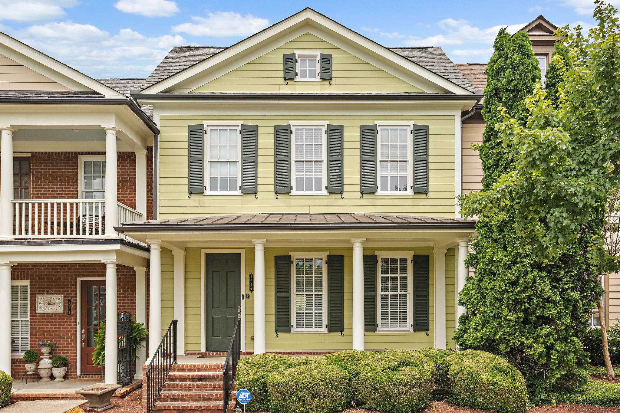 1012 Rochelle Ave