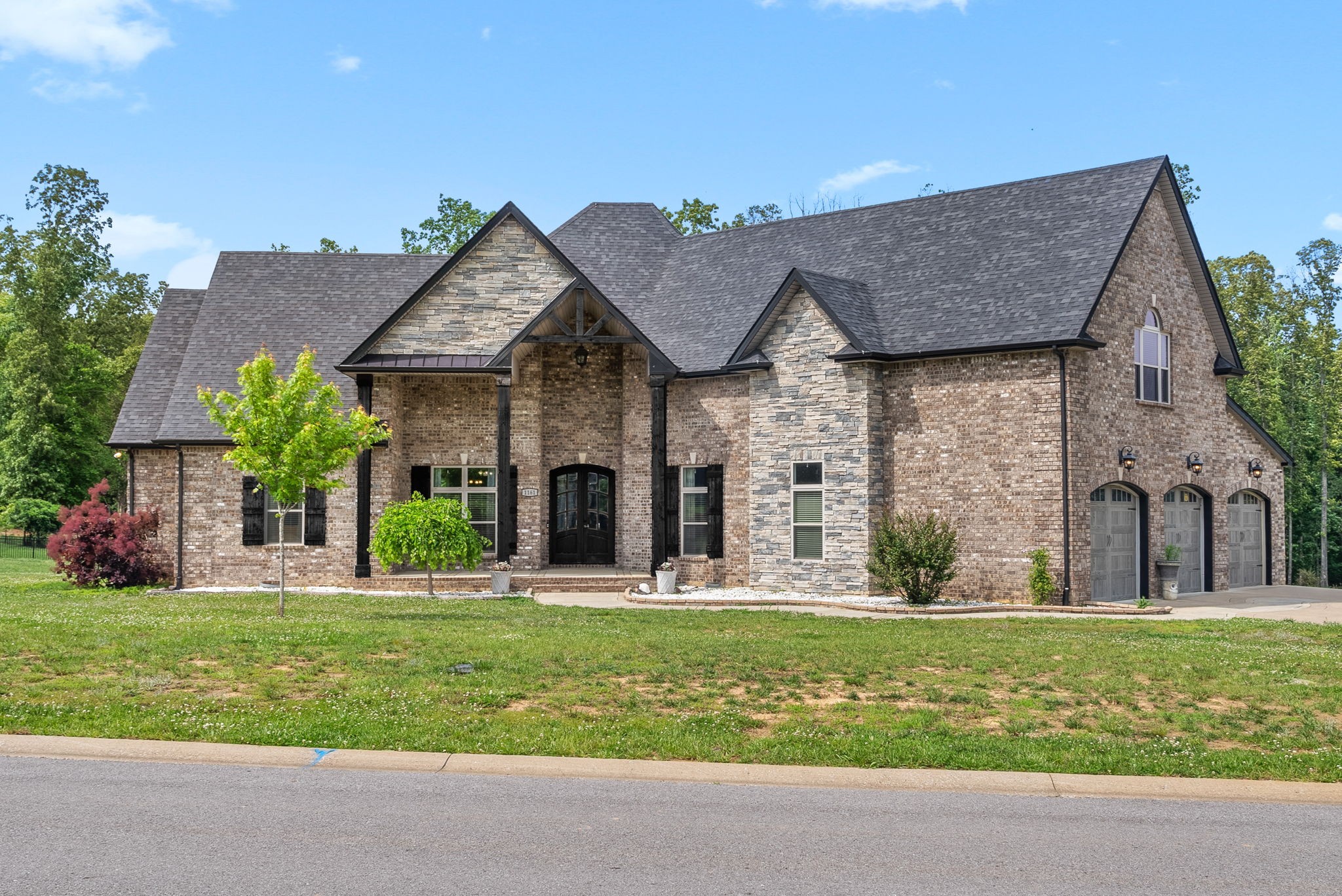 1161 Reda Dr