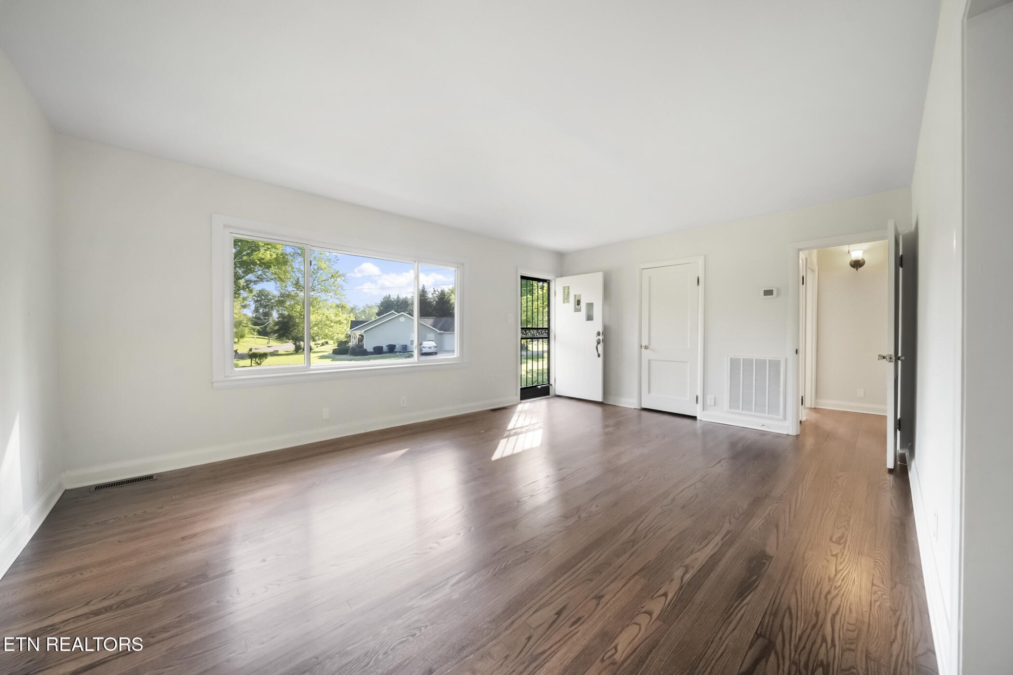 908 Glenoaks Drive