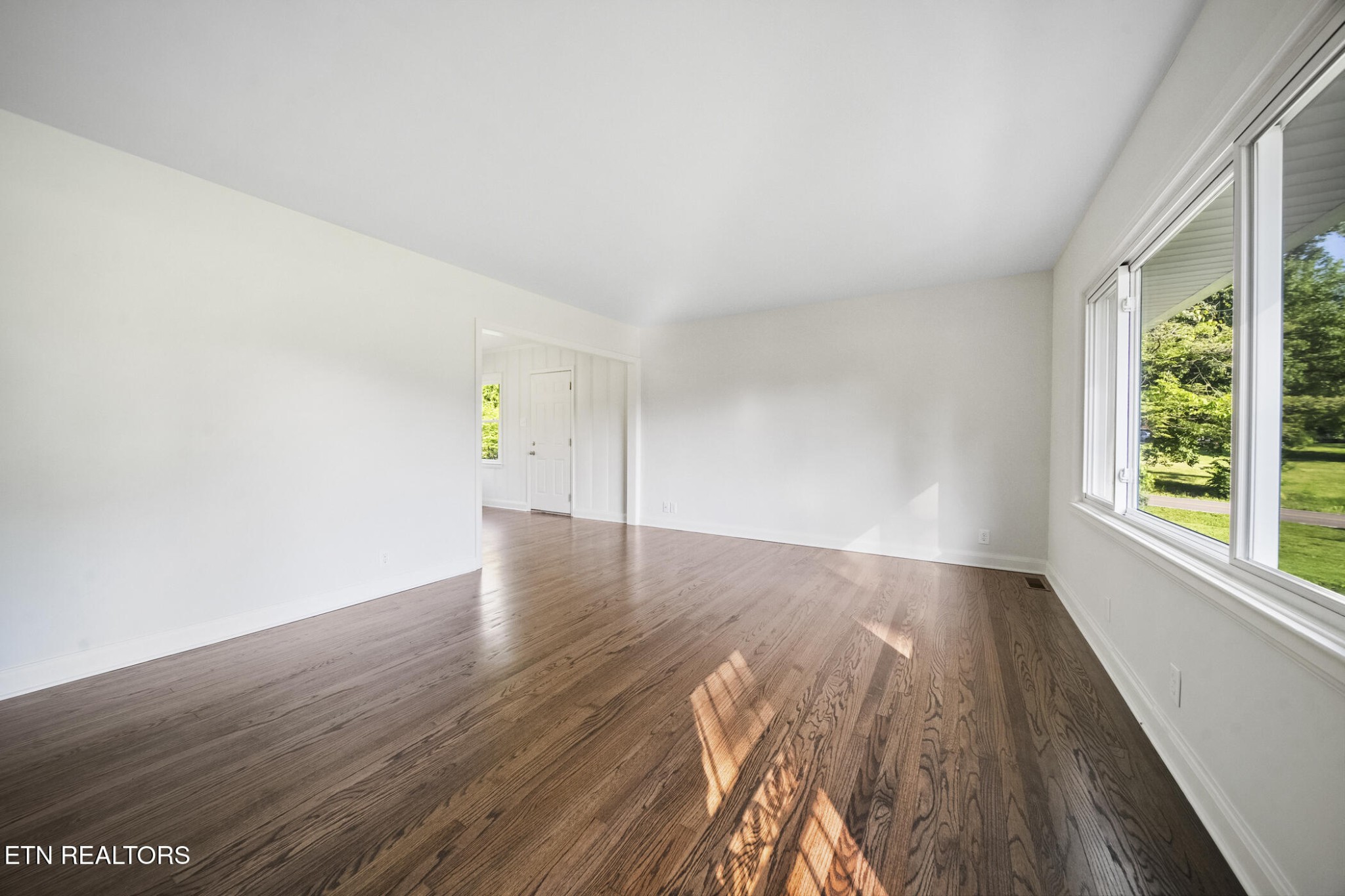 908 Glenoaks Drive