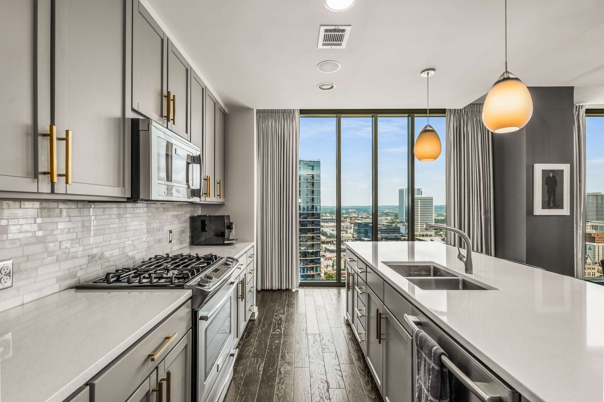 1212 Laurel St 2202