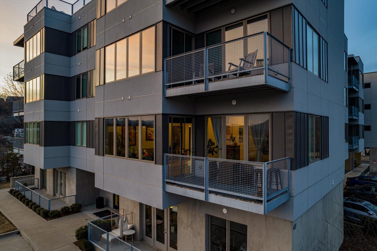 411 Fairpoint Street 202