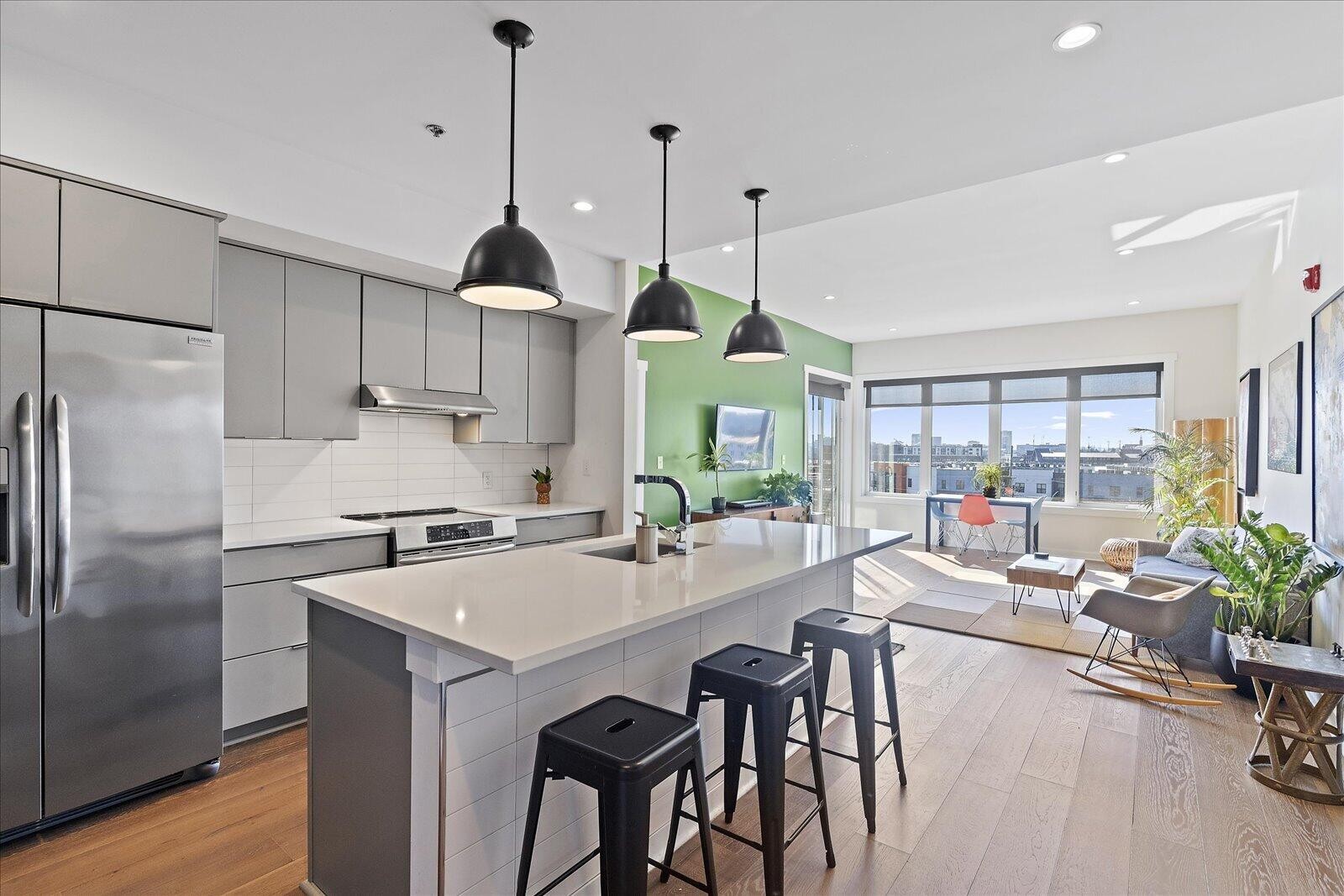 411 Fairpoint Street 202