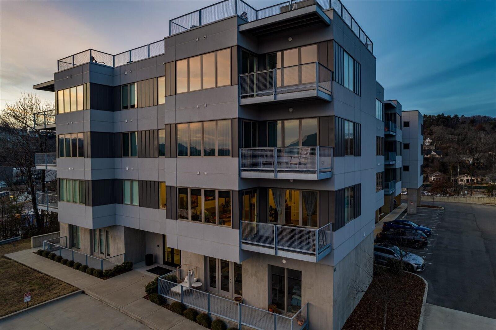 411 Fairpoint Street 202