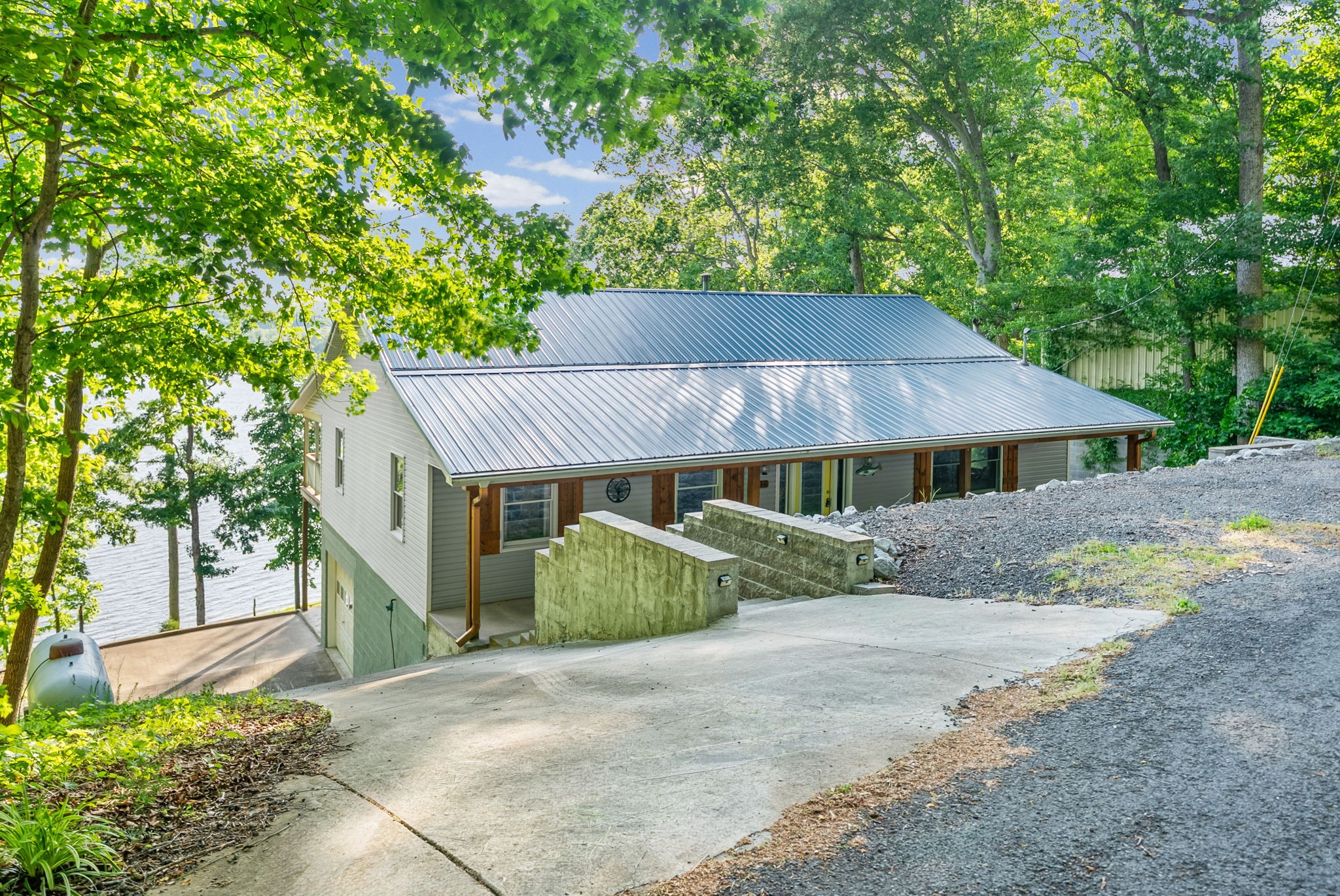 438 Harbor Dr
