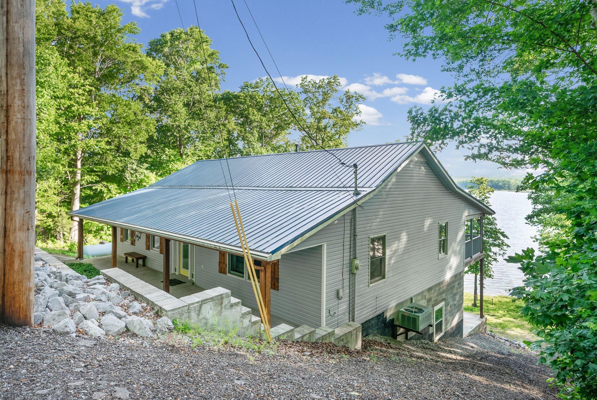 438 Harbor Dr