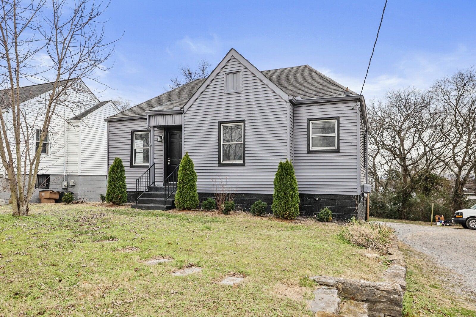 3.0-bed rental at 522 E Trinity Ln E