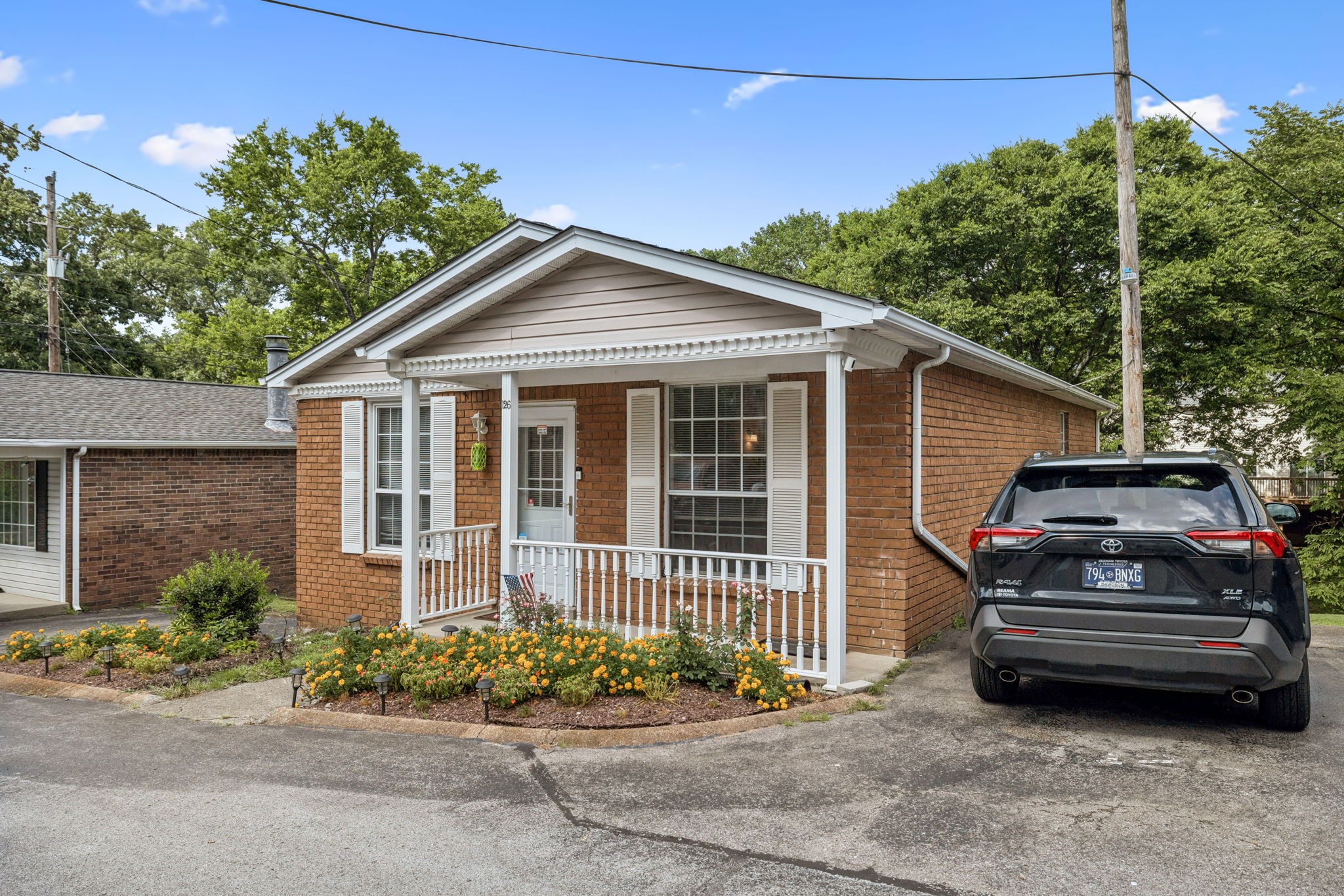 126 Five Oaks Dr