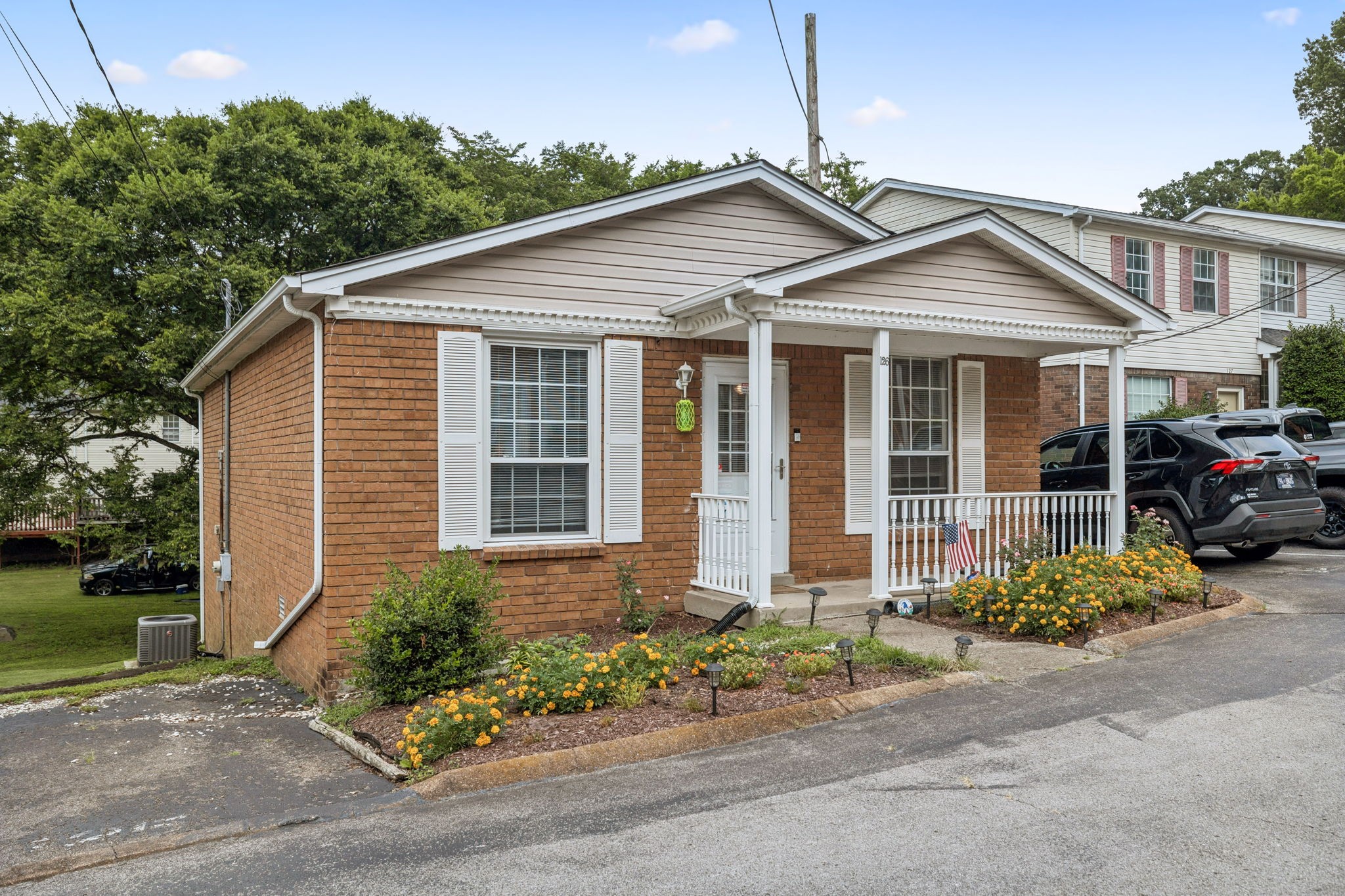 126 Five Oaks Dr