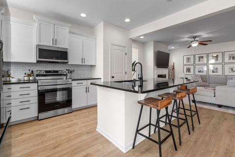 1988 Stonewater Dr Hermitage TN 37076