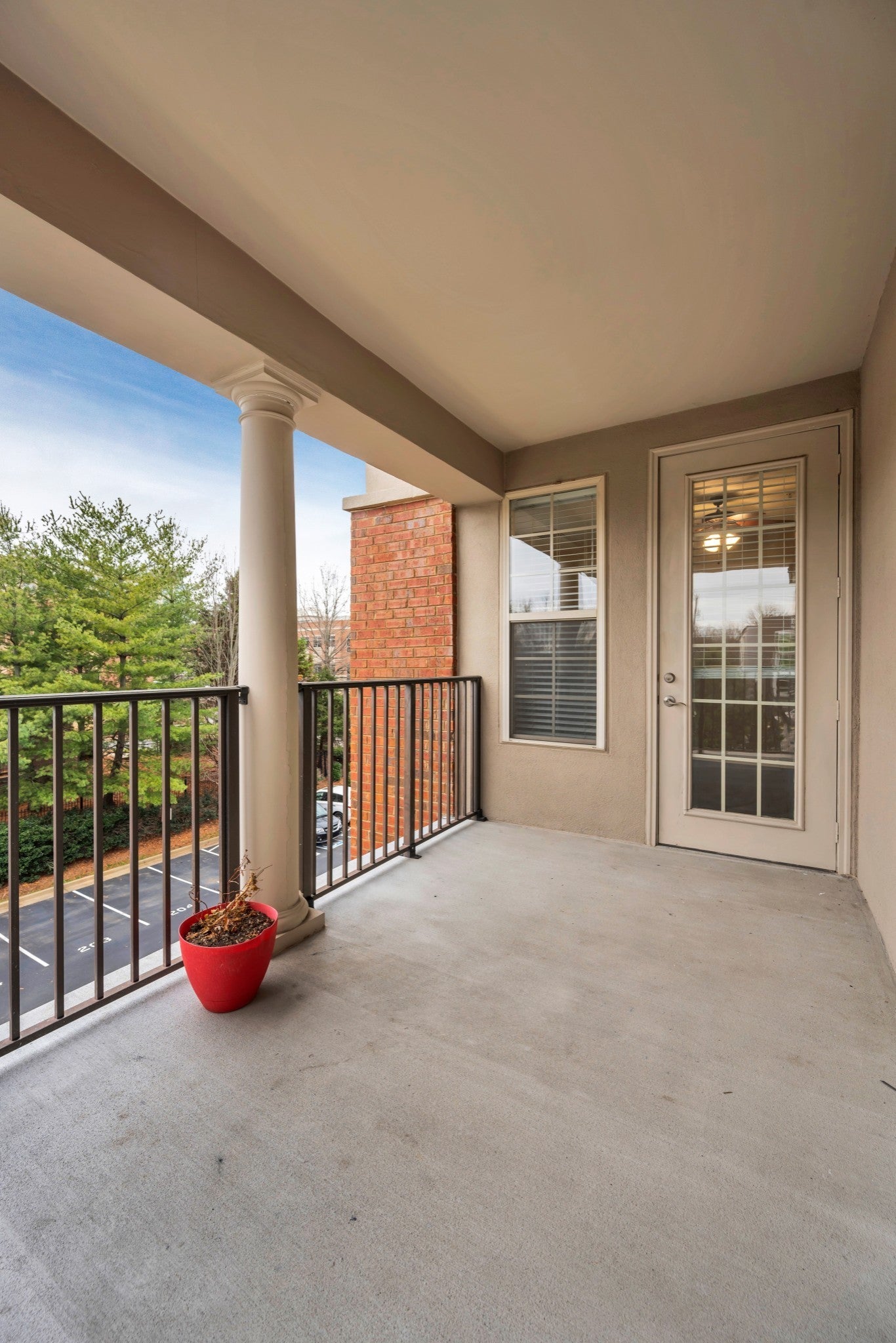 305 Seven Springs Way 302