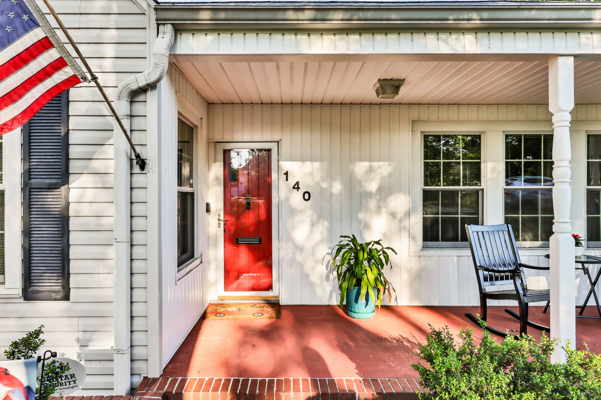 140 E Glenwood Dr