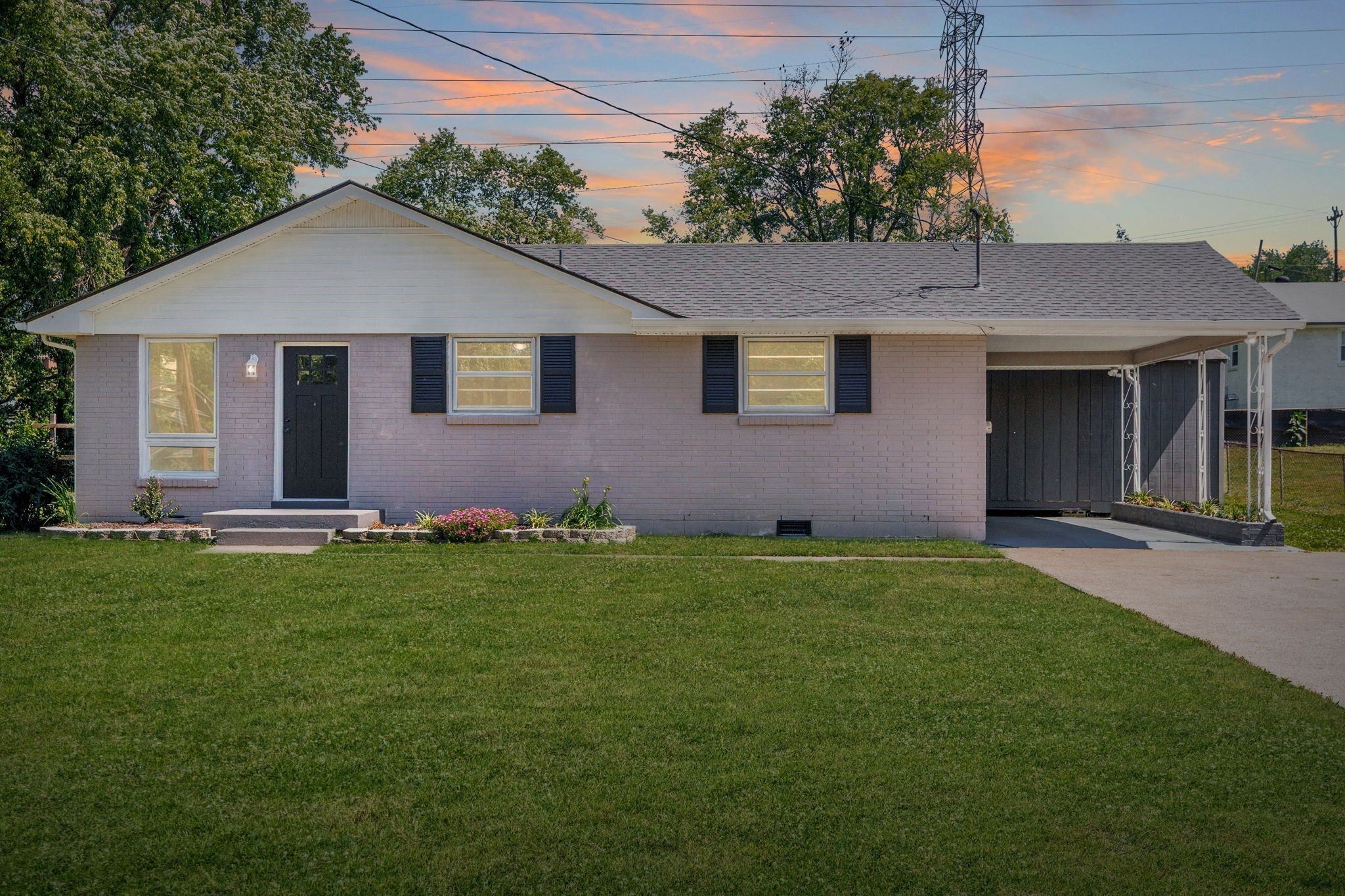 3-bed listing at 3228 Cloverwood Dr, Nashville