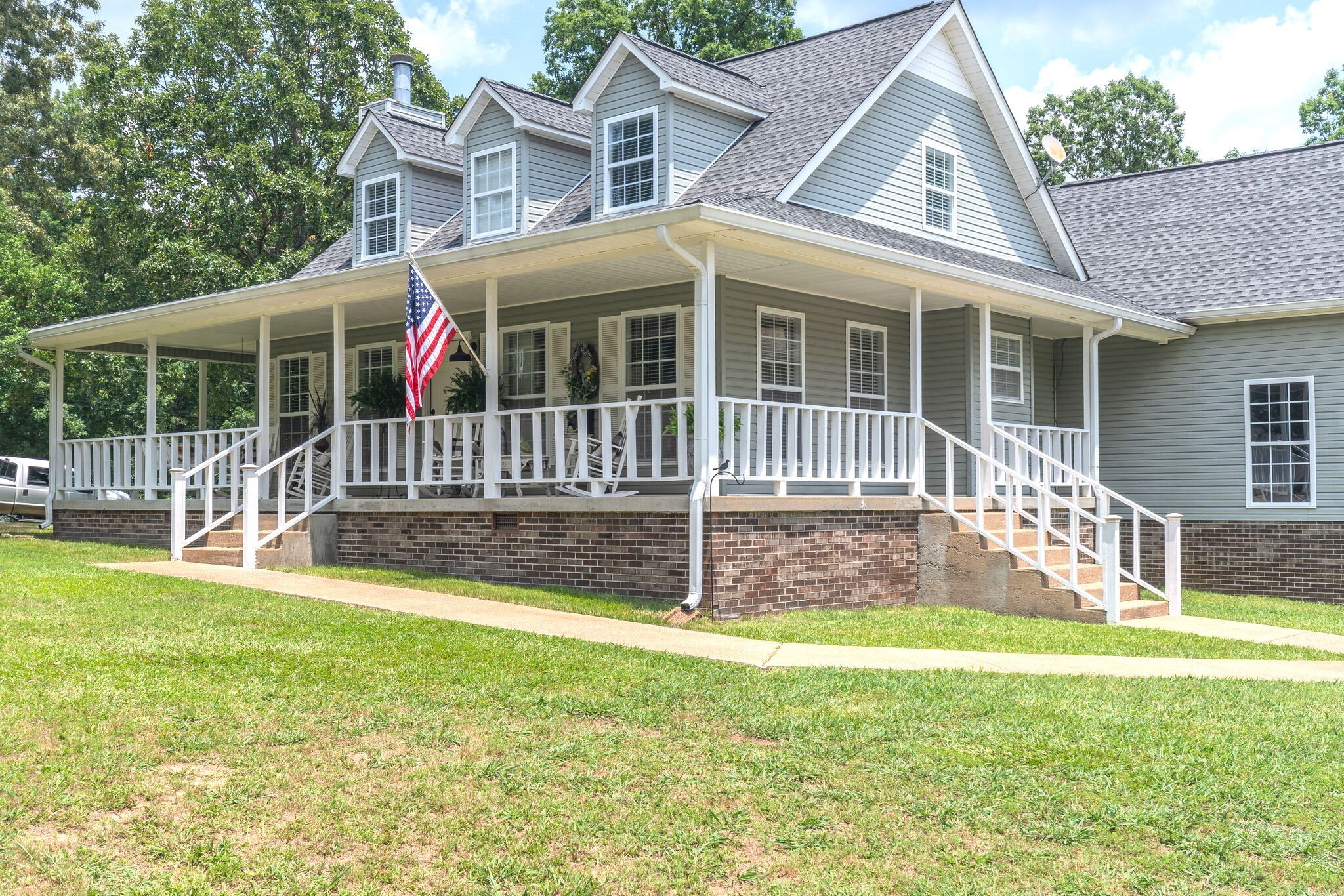 131 Pin Oaks Ln