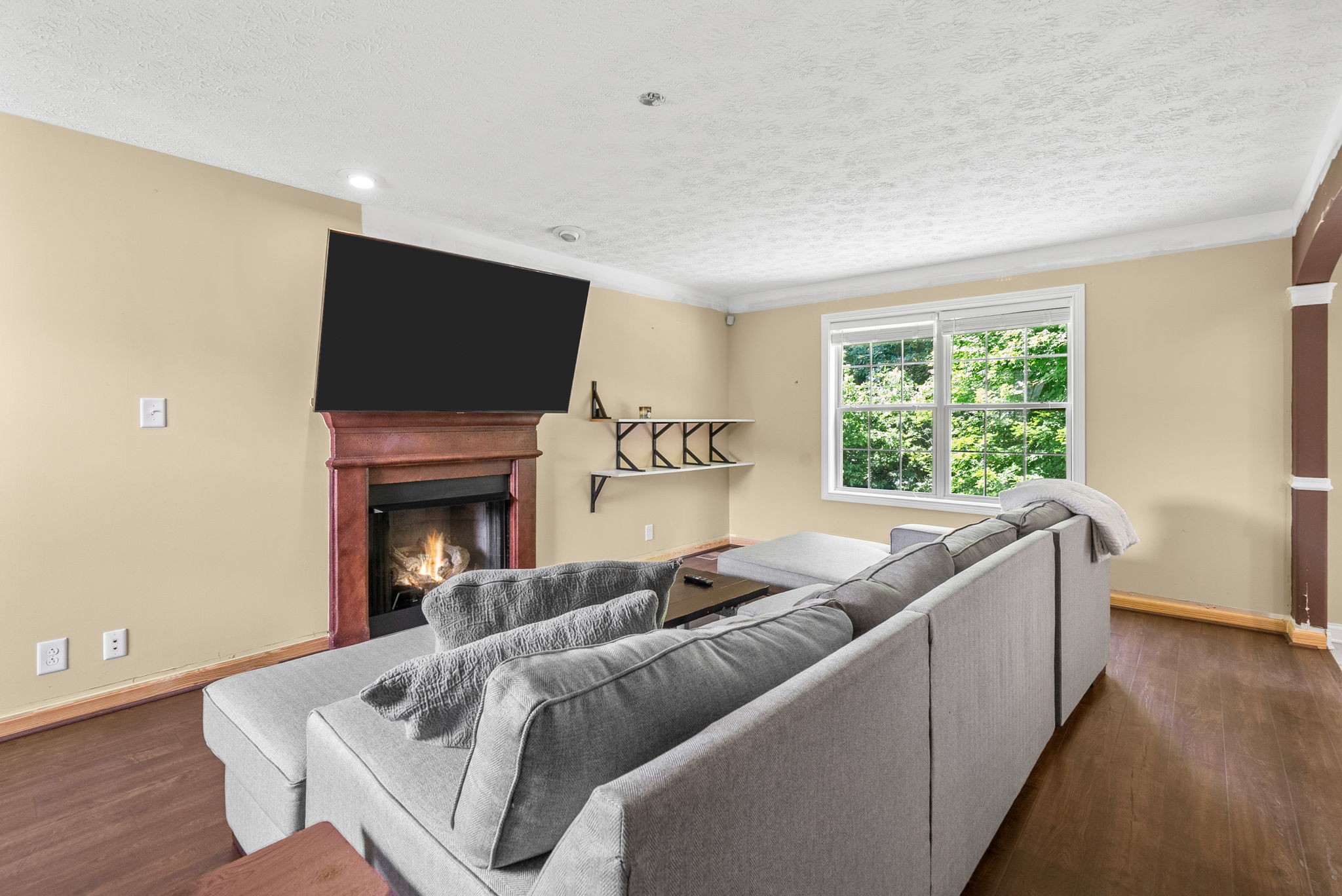 1899 Jackie Lorraine Dr