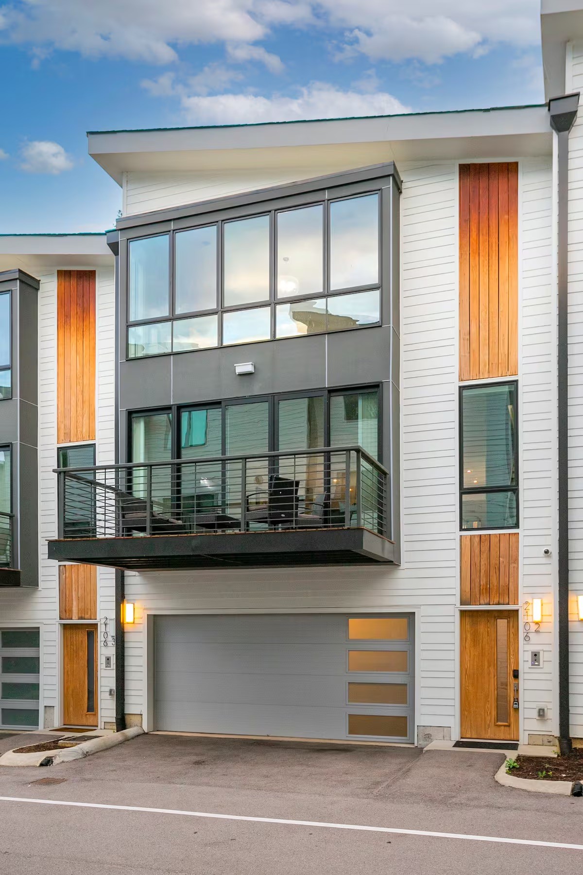 2106 9th Ave N 1 & 2