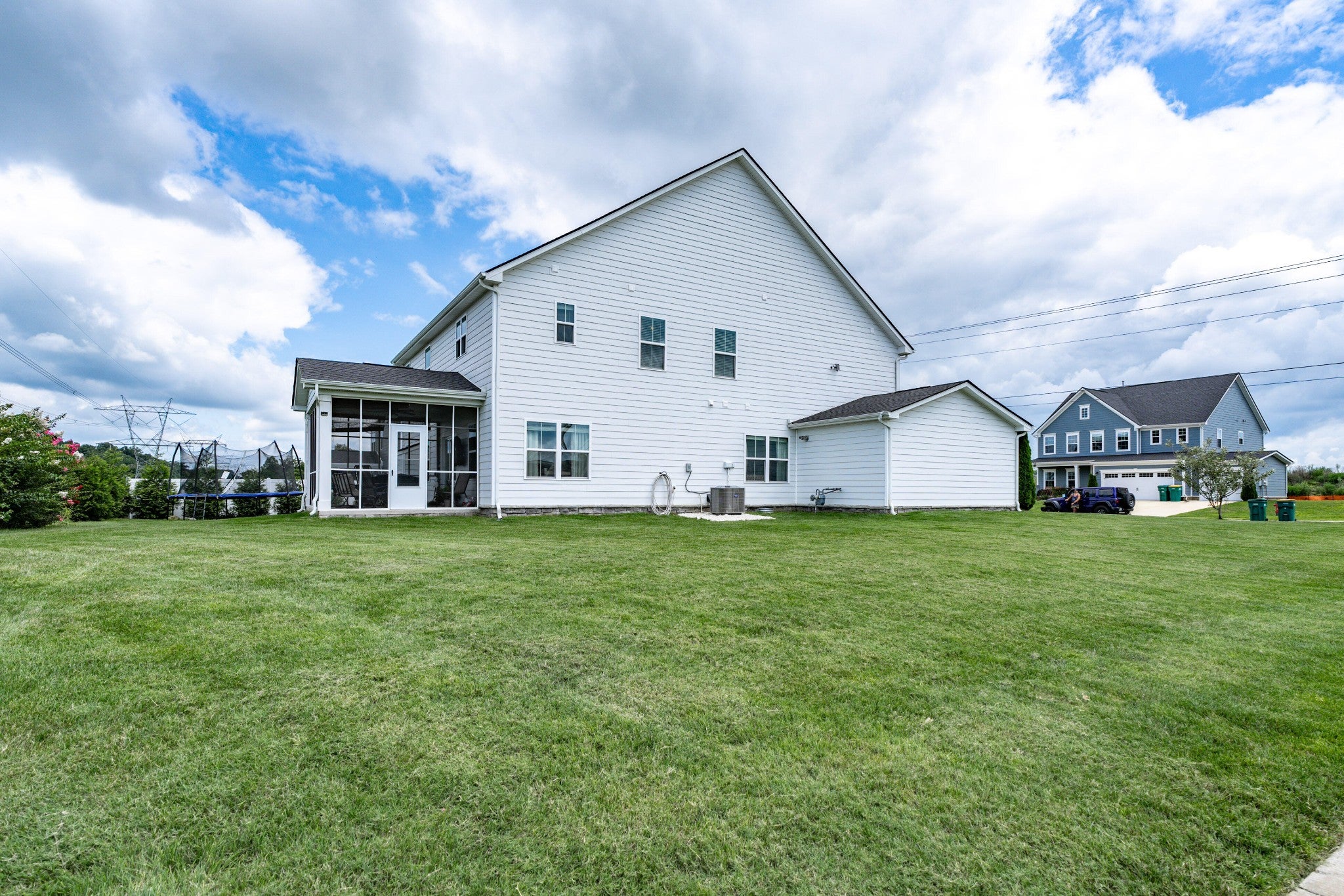 3039 Manchester DR