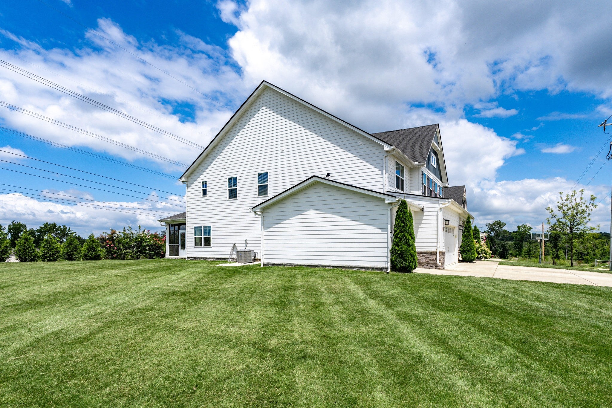 3039 Manchester DR