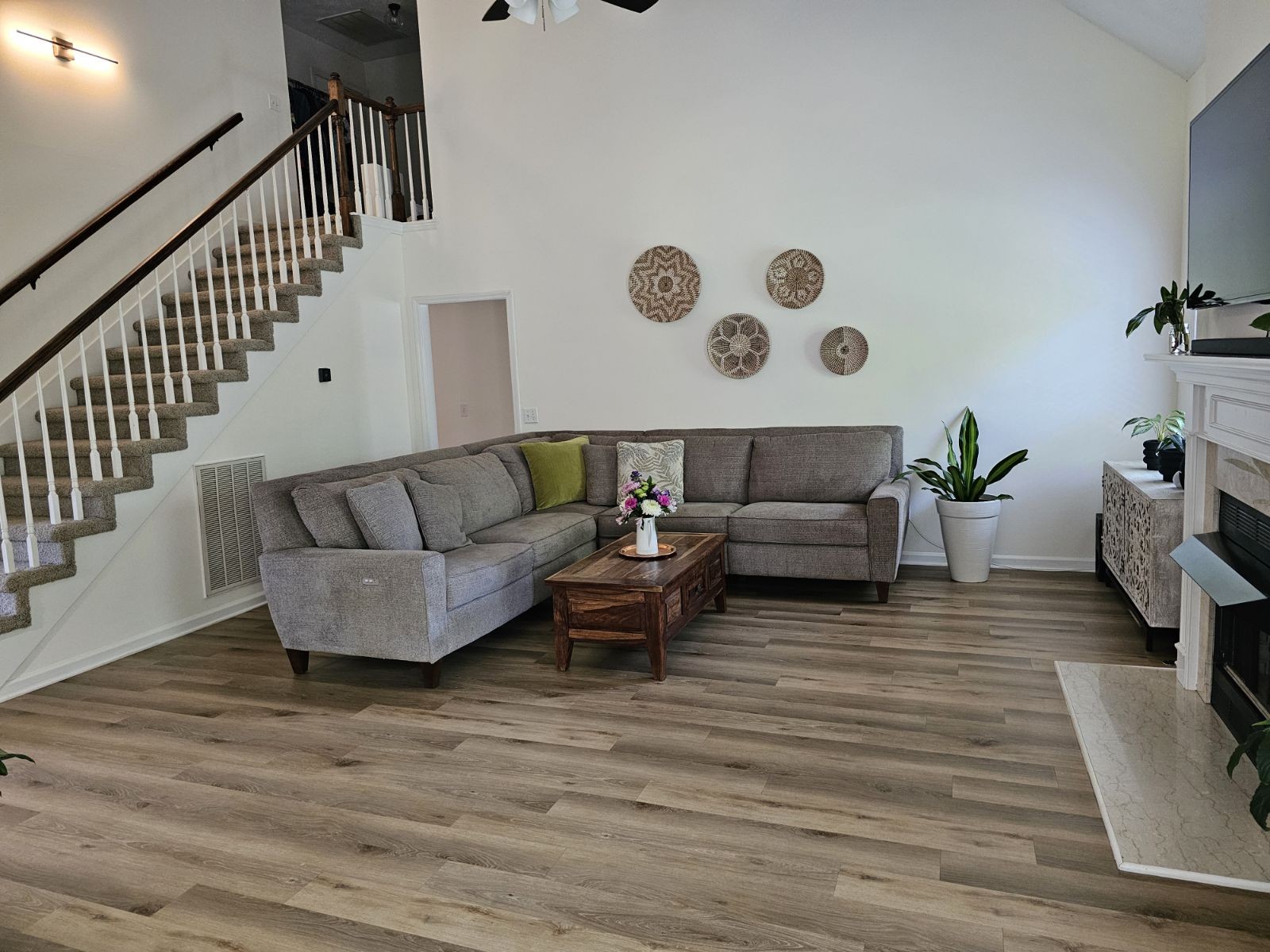 415 Buckingham Blvd