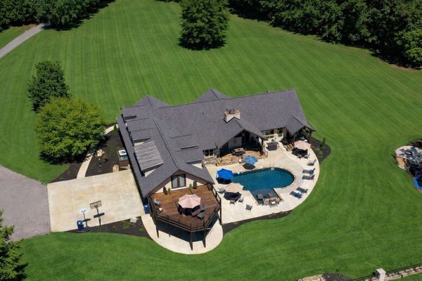 2622 POPLAR KNOLL DR, COLUMBIA, TN 38401 - Image e0906e3e174cdcba0de289e446d799d7/1551646689