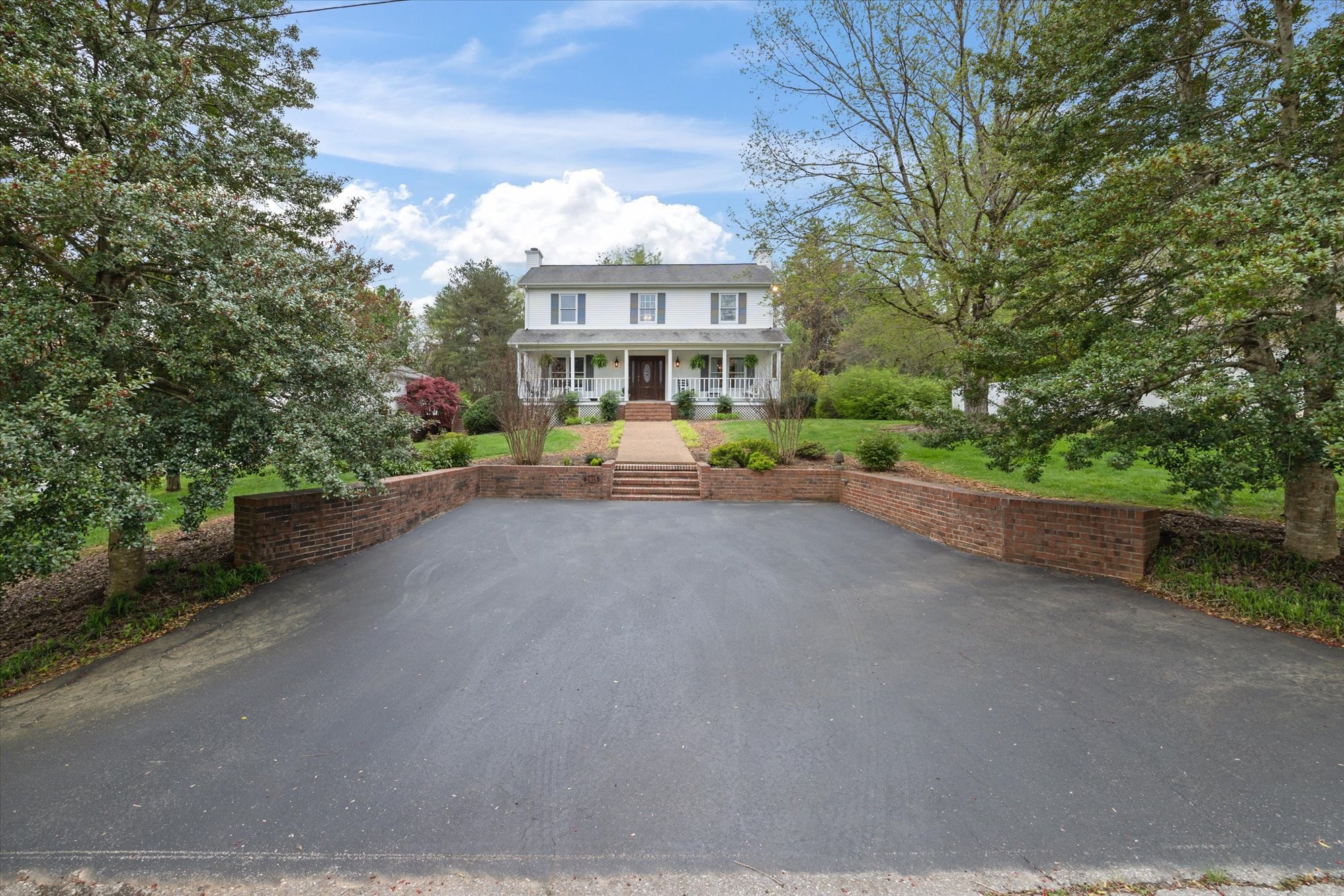 2815 Deerhaven Dr