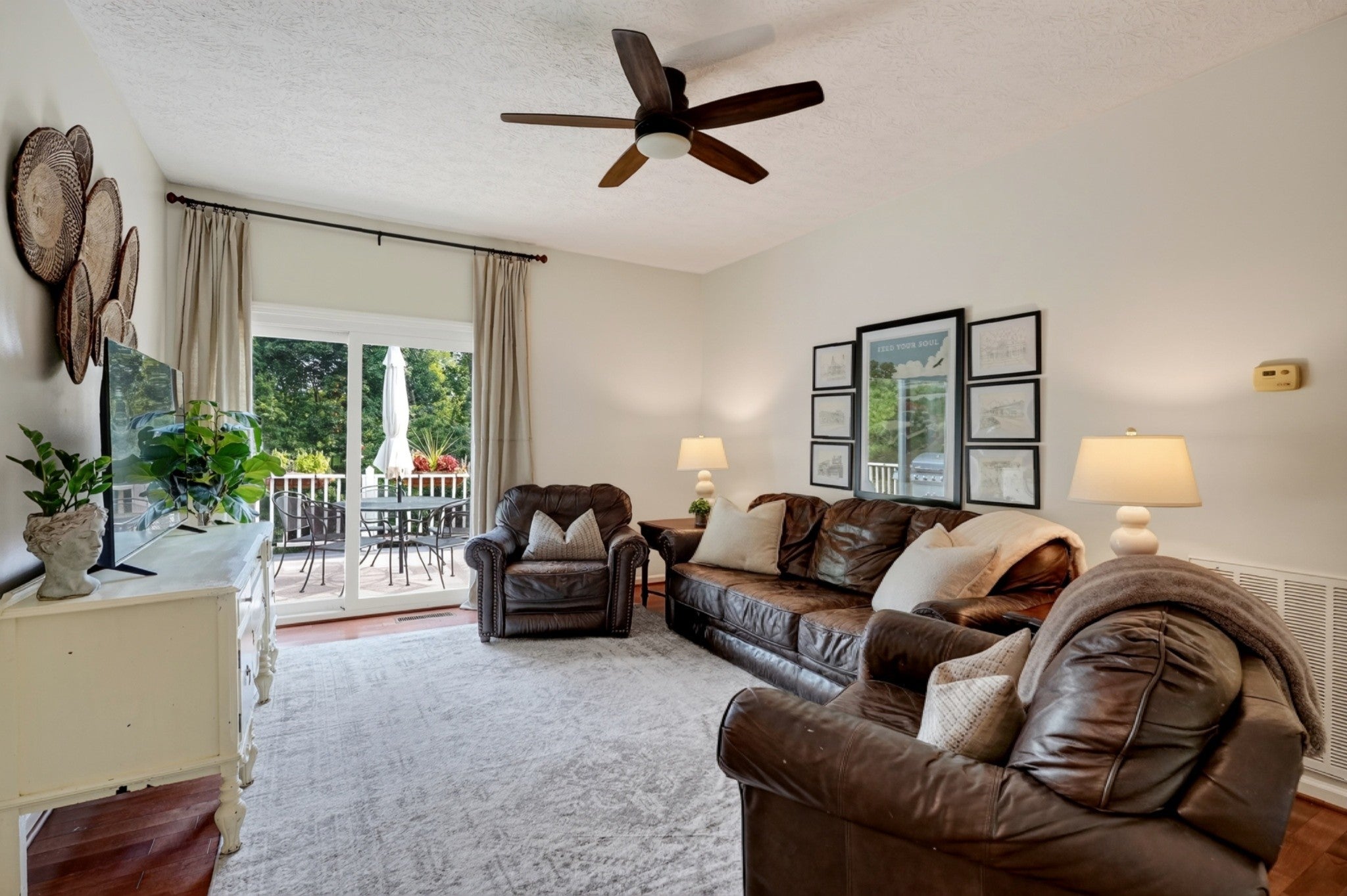 3405 Riveroaks Dr