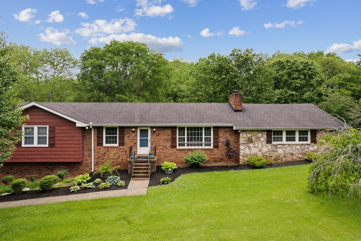 2049 Graceland Dr