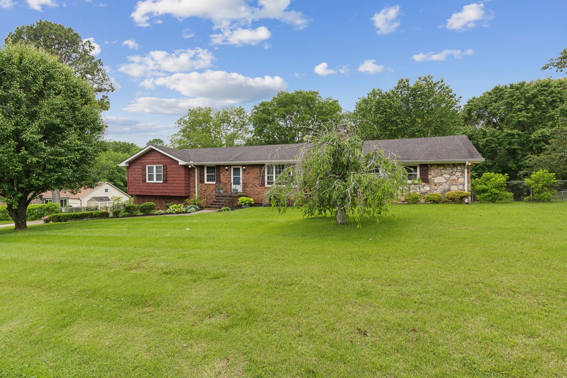 2049 Graceland Dr