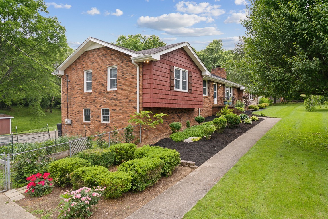 2049 Graceland Dr