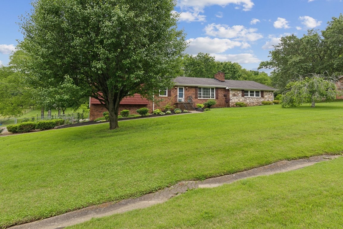2049 Graceland Dr