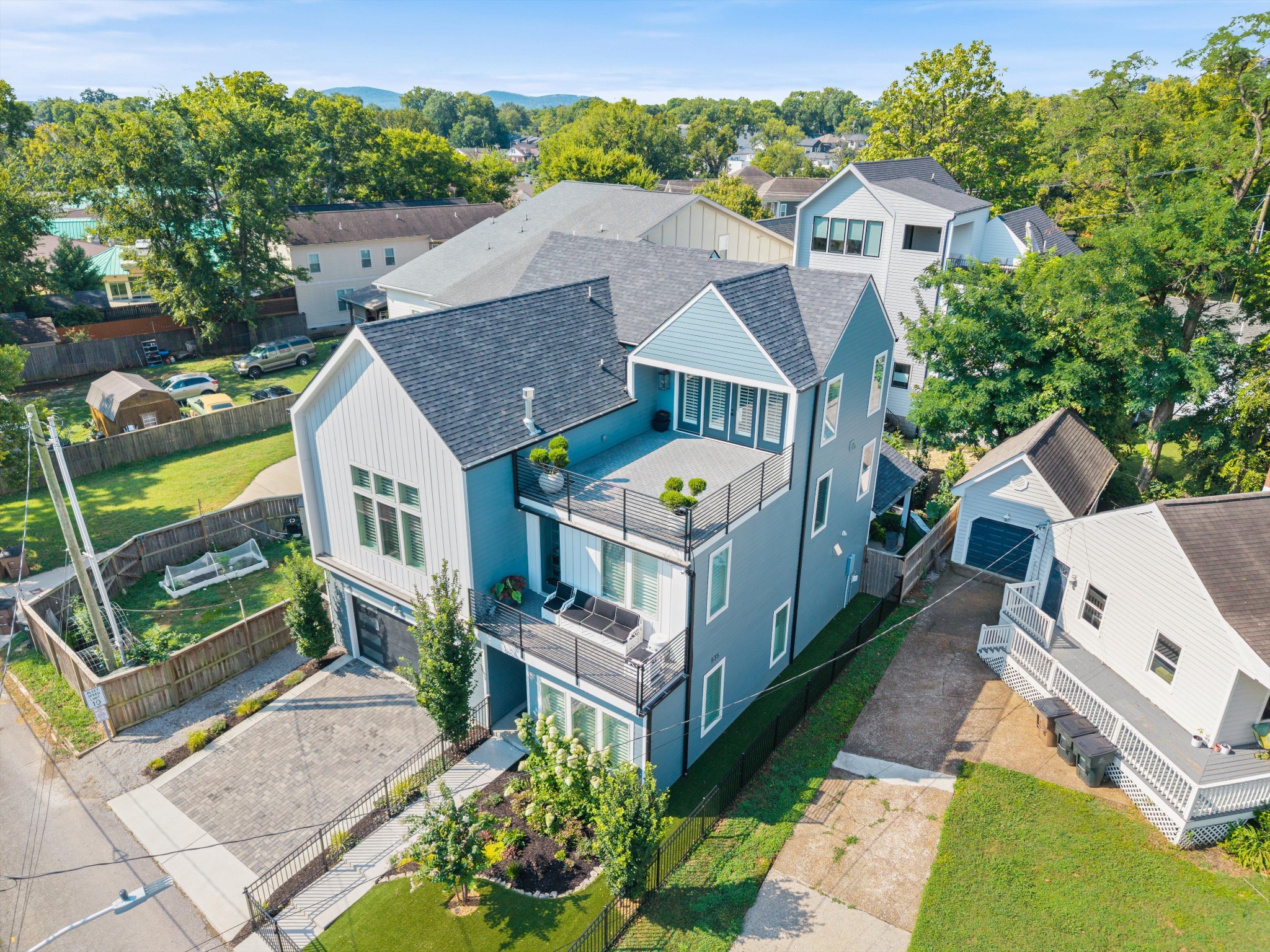 835 W Argyle Ave
