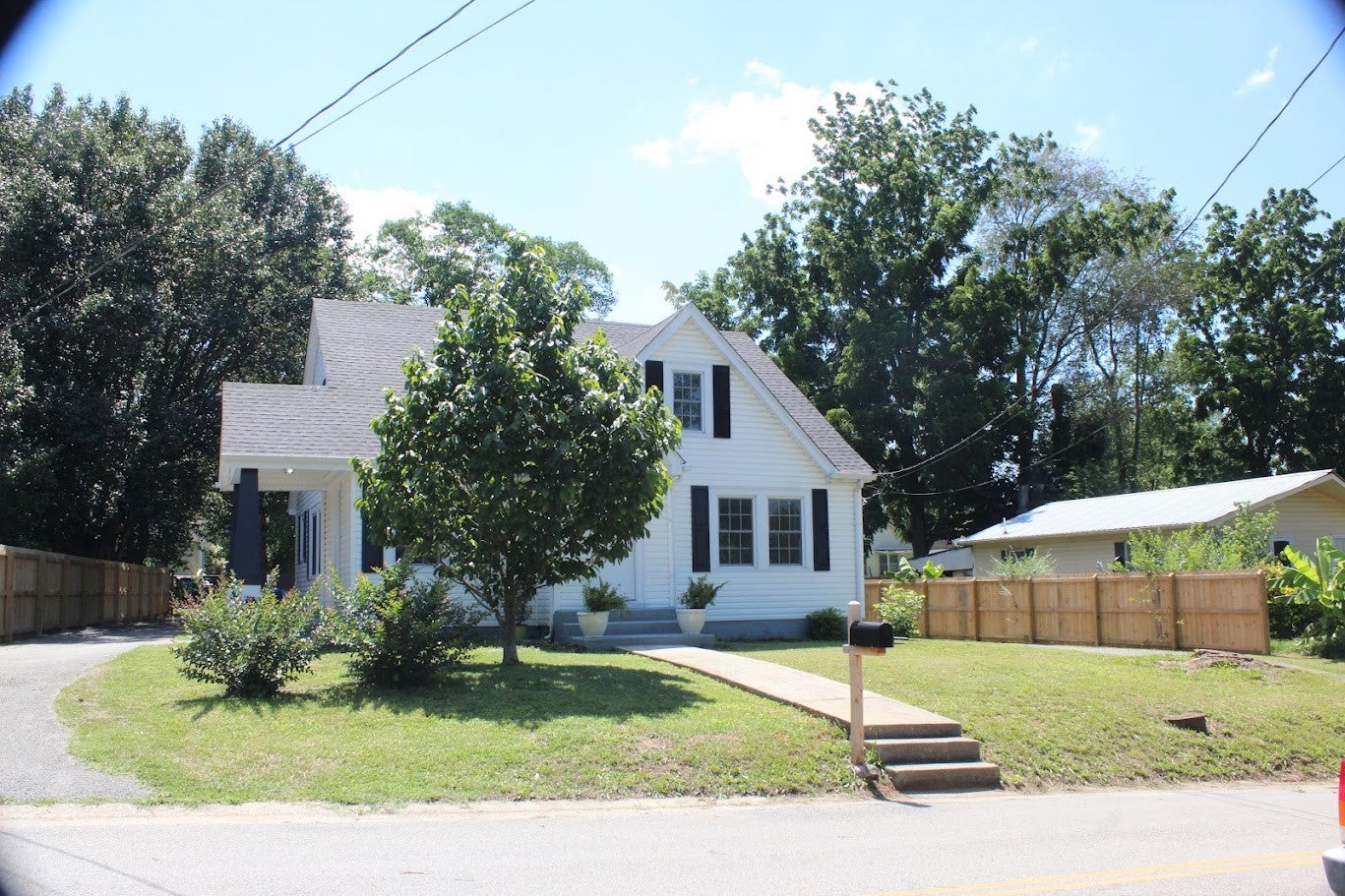 114 Oak St