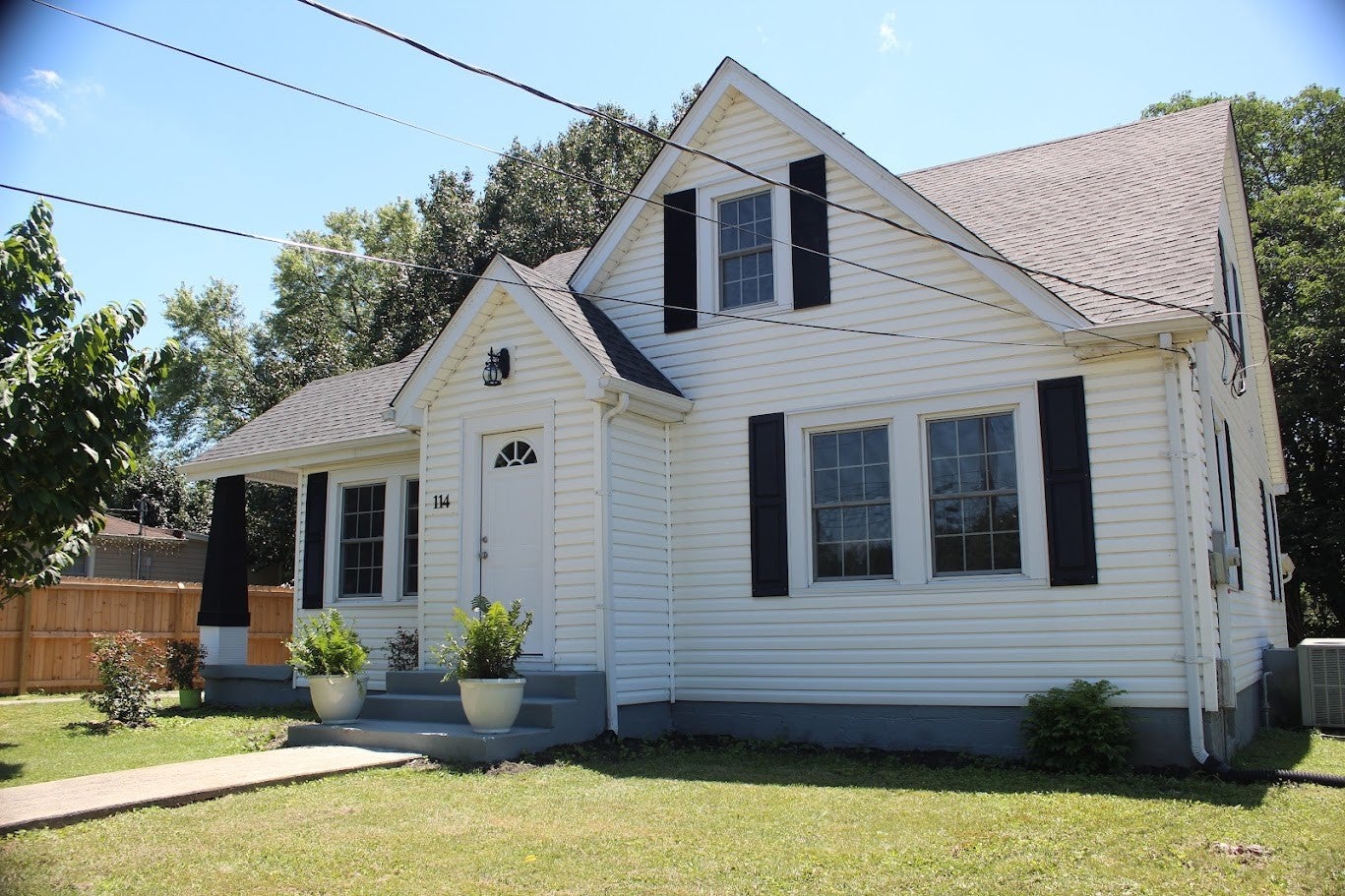 114 Oak St