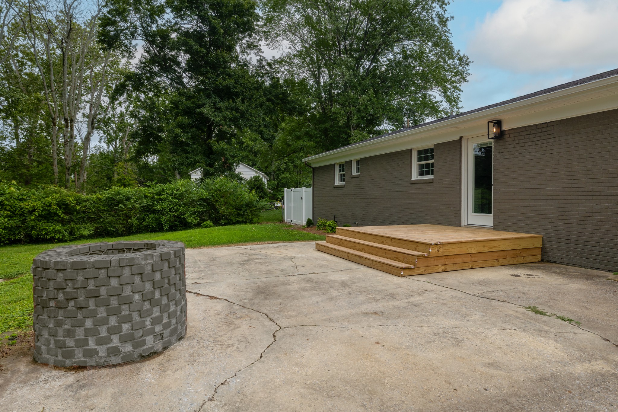 808 Maplehill Dr