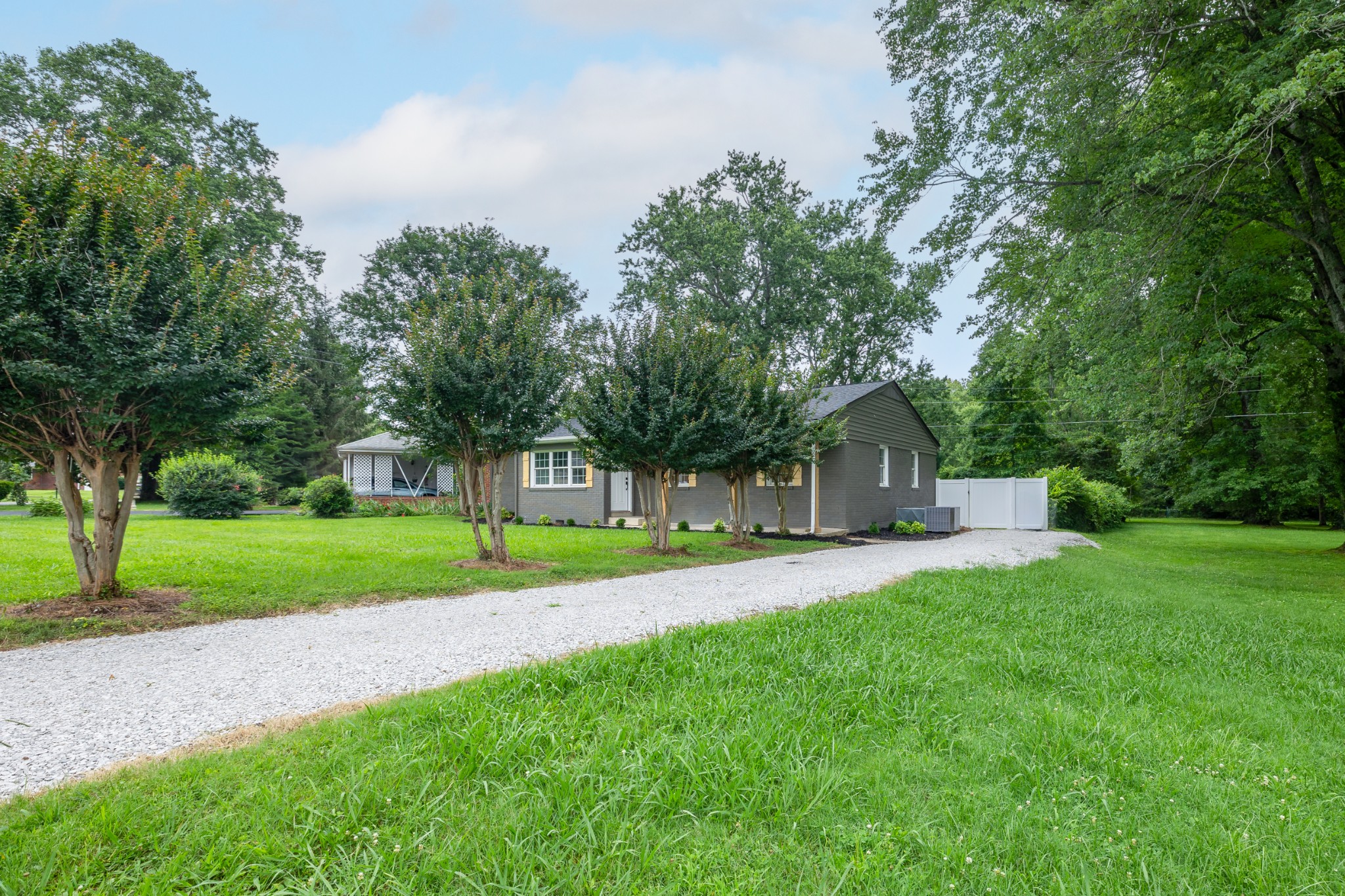 808 Maplehill Dr