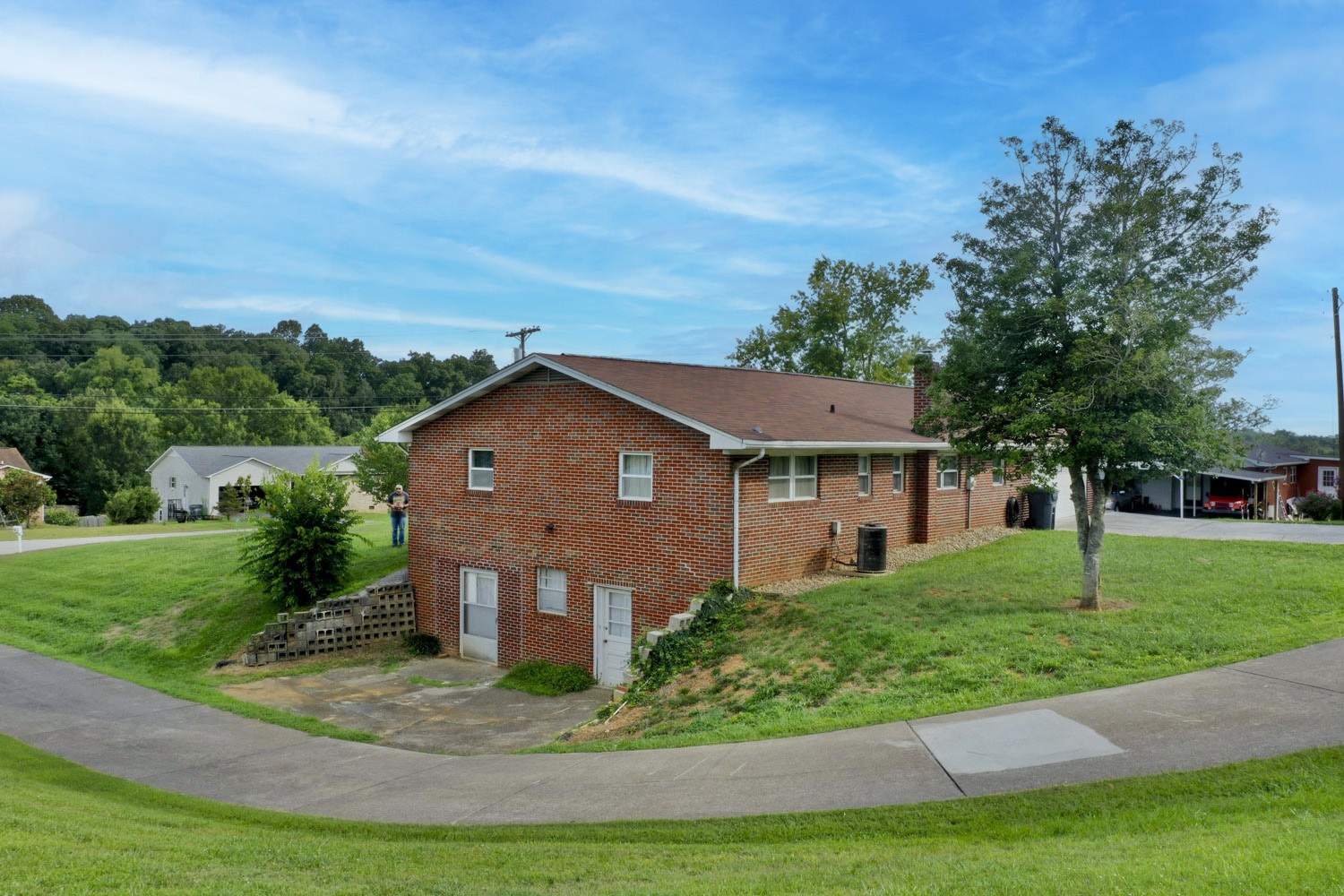 888 Isabell Dr