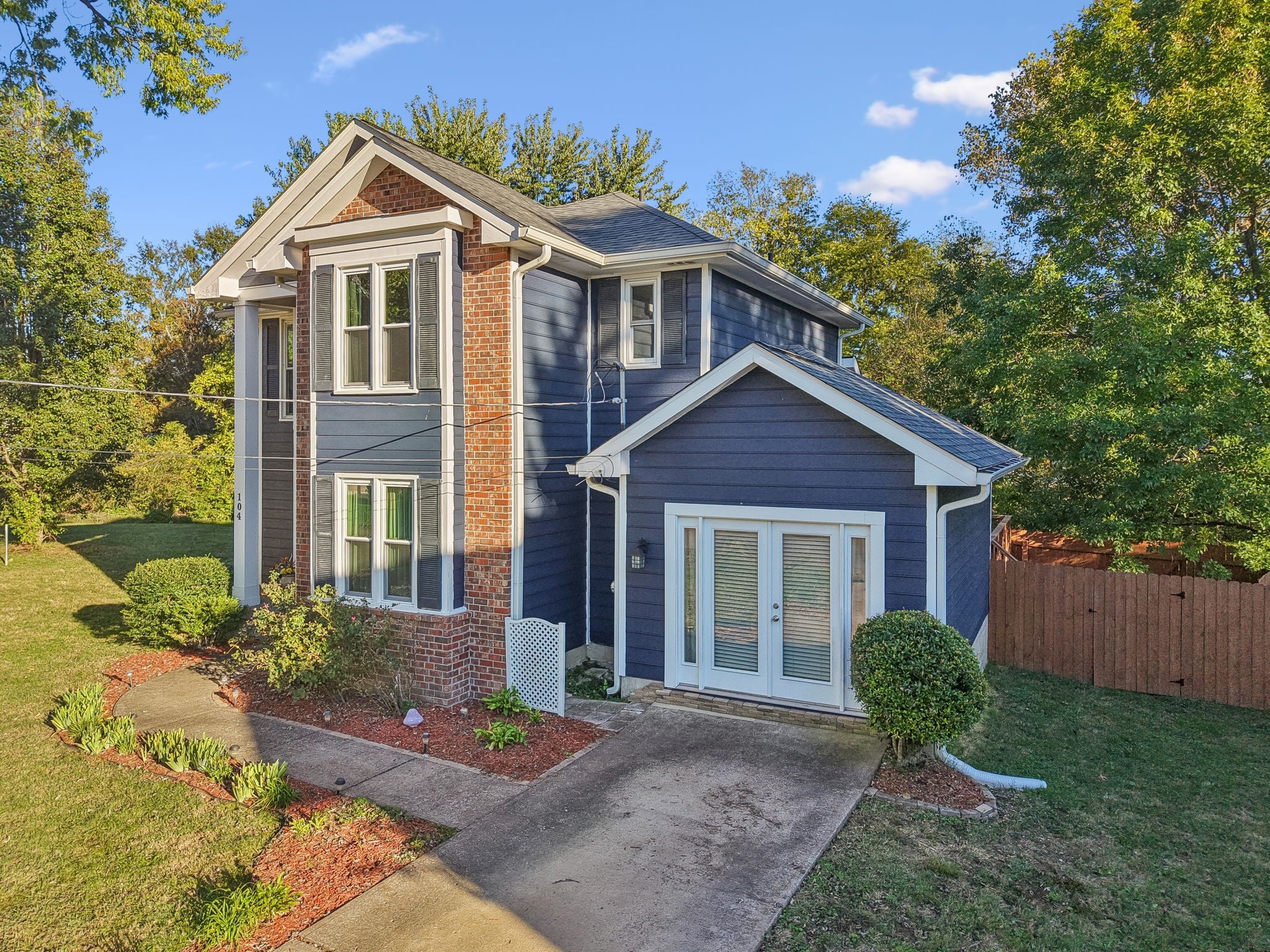104 Creekside Ct