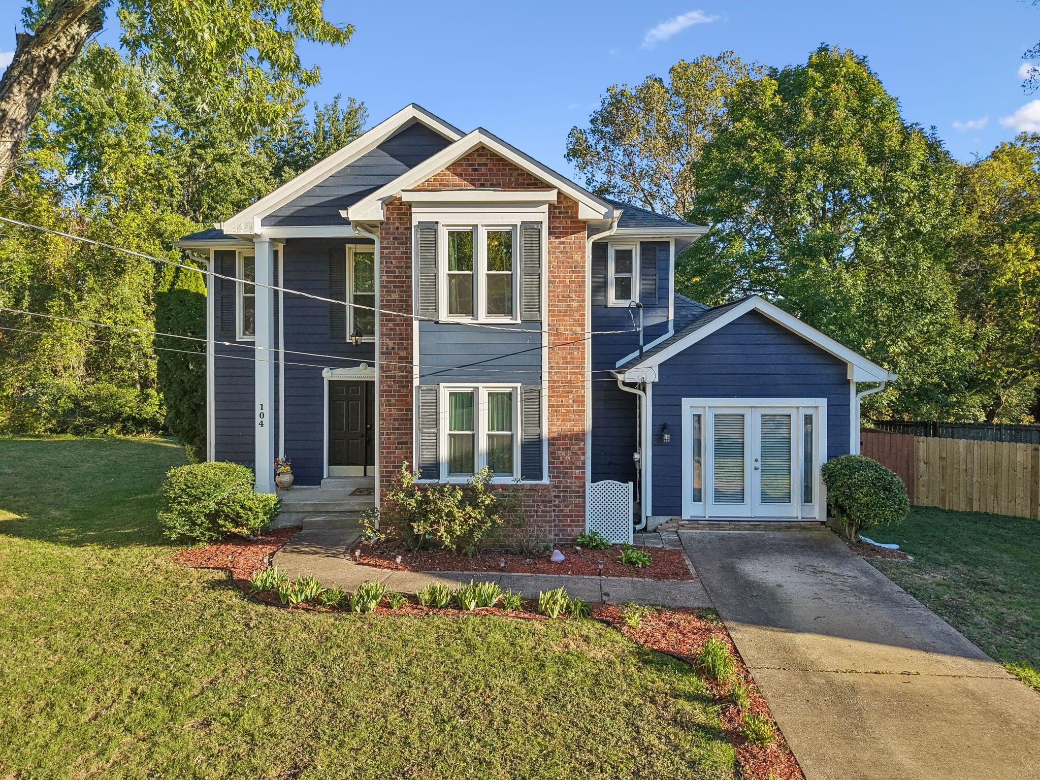 104 Creekside Ct
