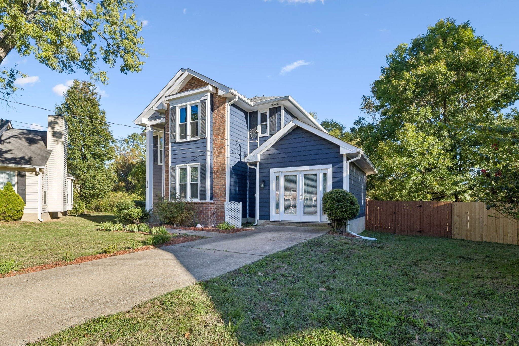 104 Creekside Ct