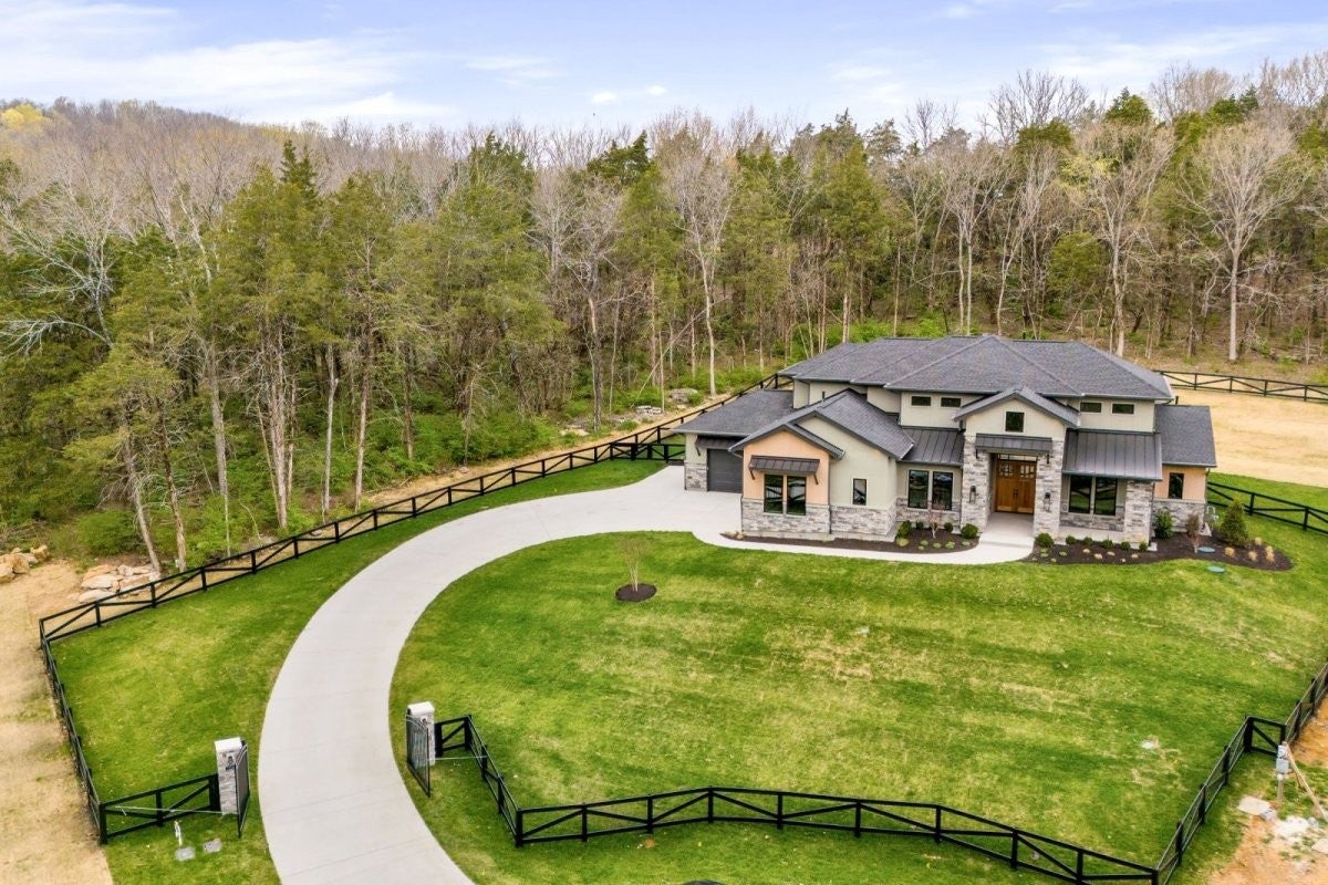 7012 Hyde Park Trail