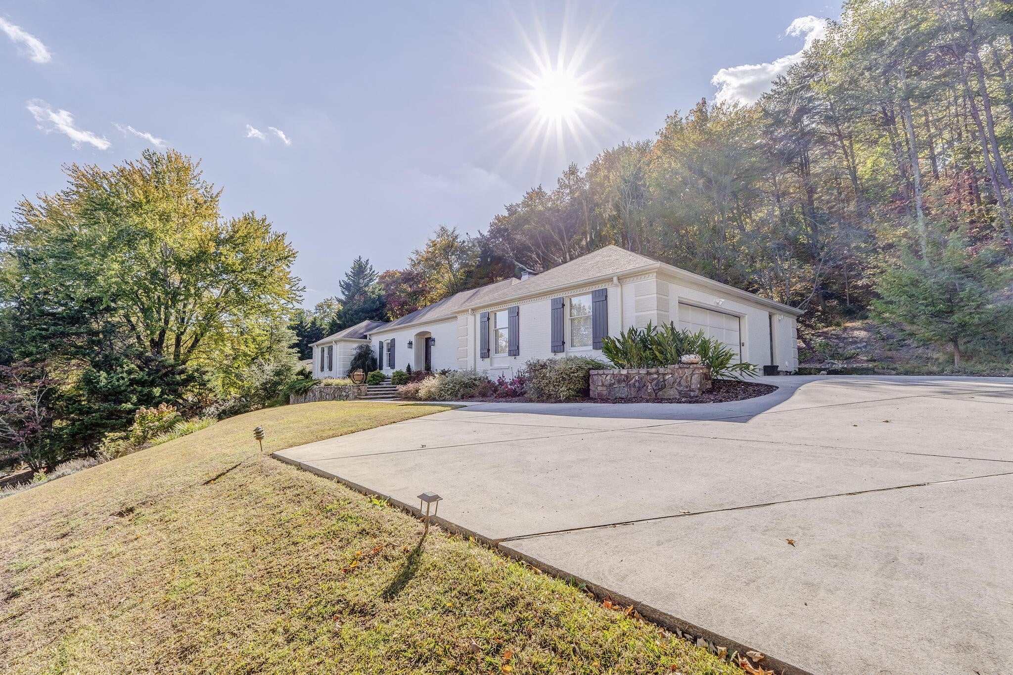 2305 Ravine Way