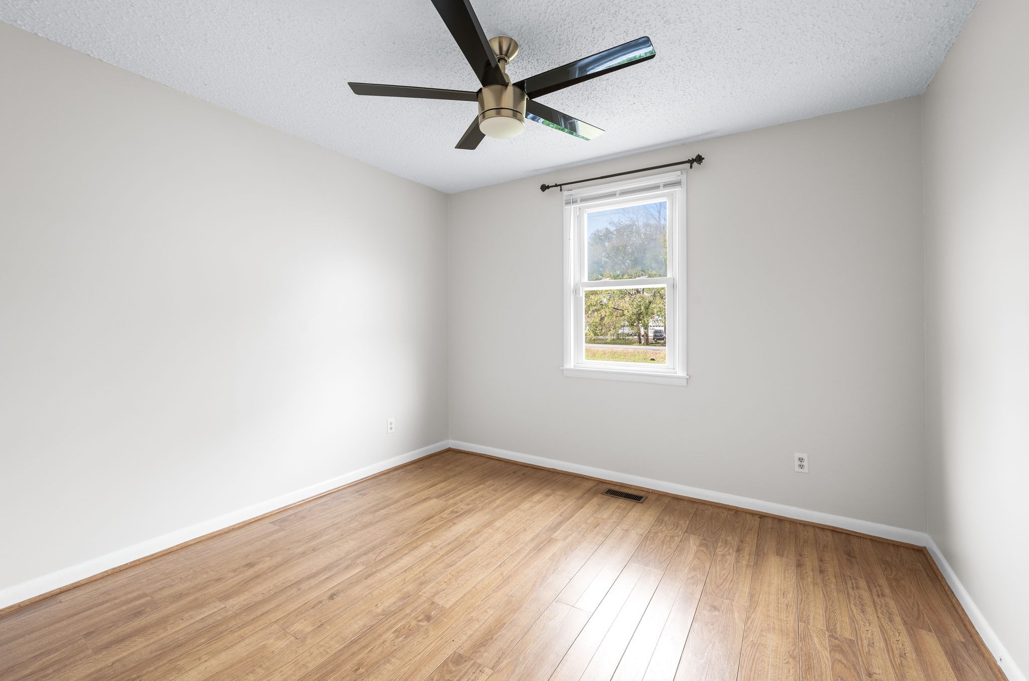 Smyrna, Tennessee 37167, United States, 3 Bedrooms Bedrooms, ,1 BathroomBathrooms,Residential,Active,235222